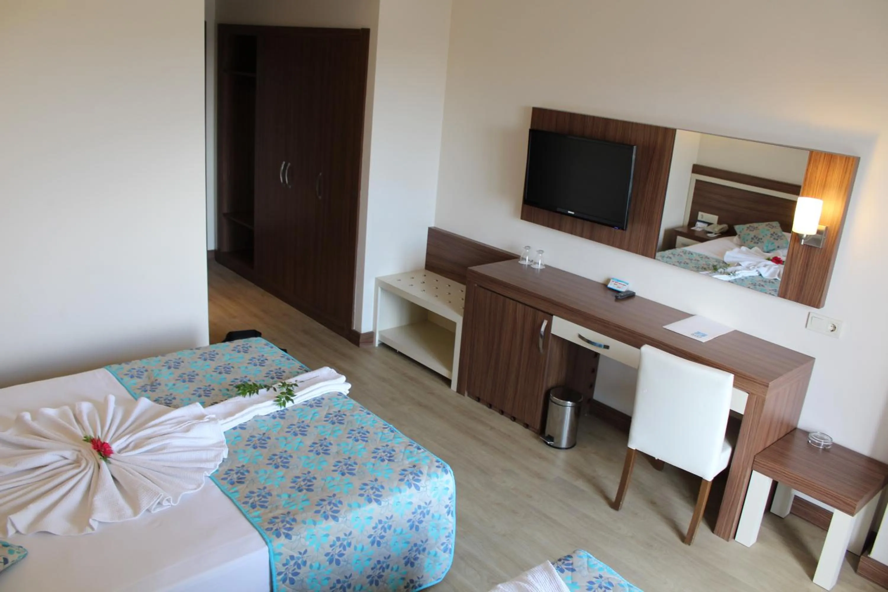 Bed in Side West Park Hotel