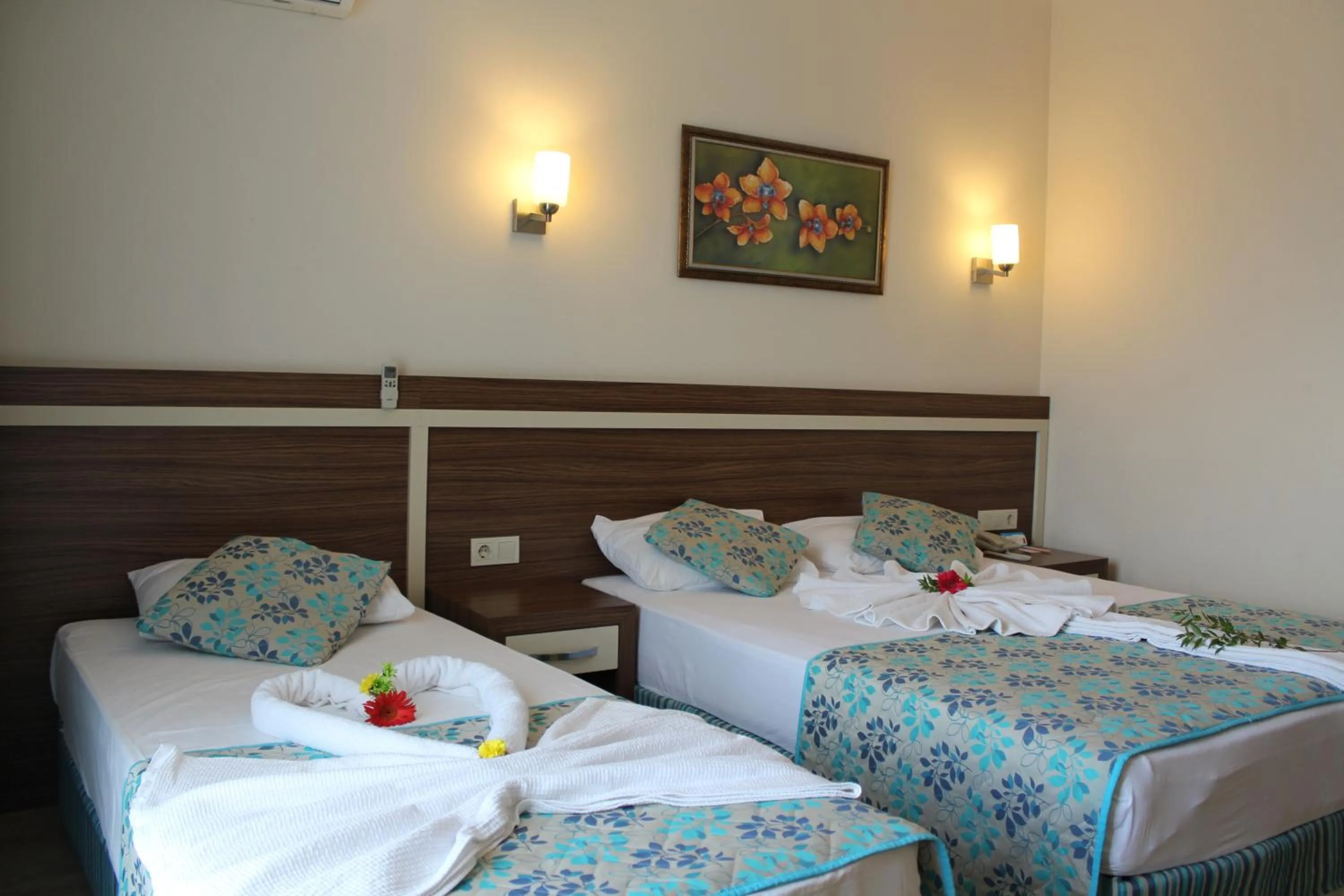 Bed in Side West Park Hotel