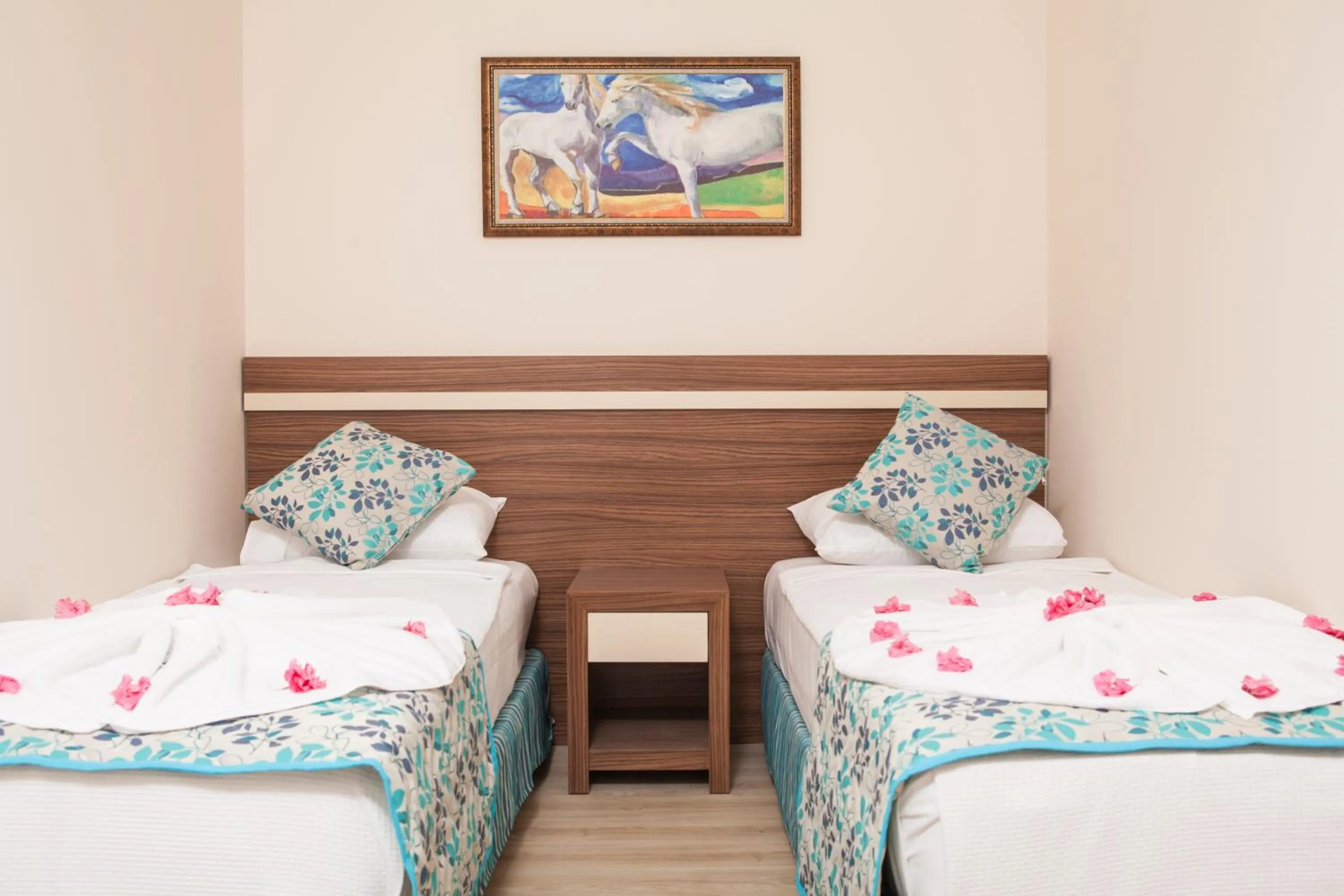 Bed in Side West Park Hotel