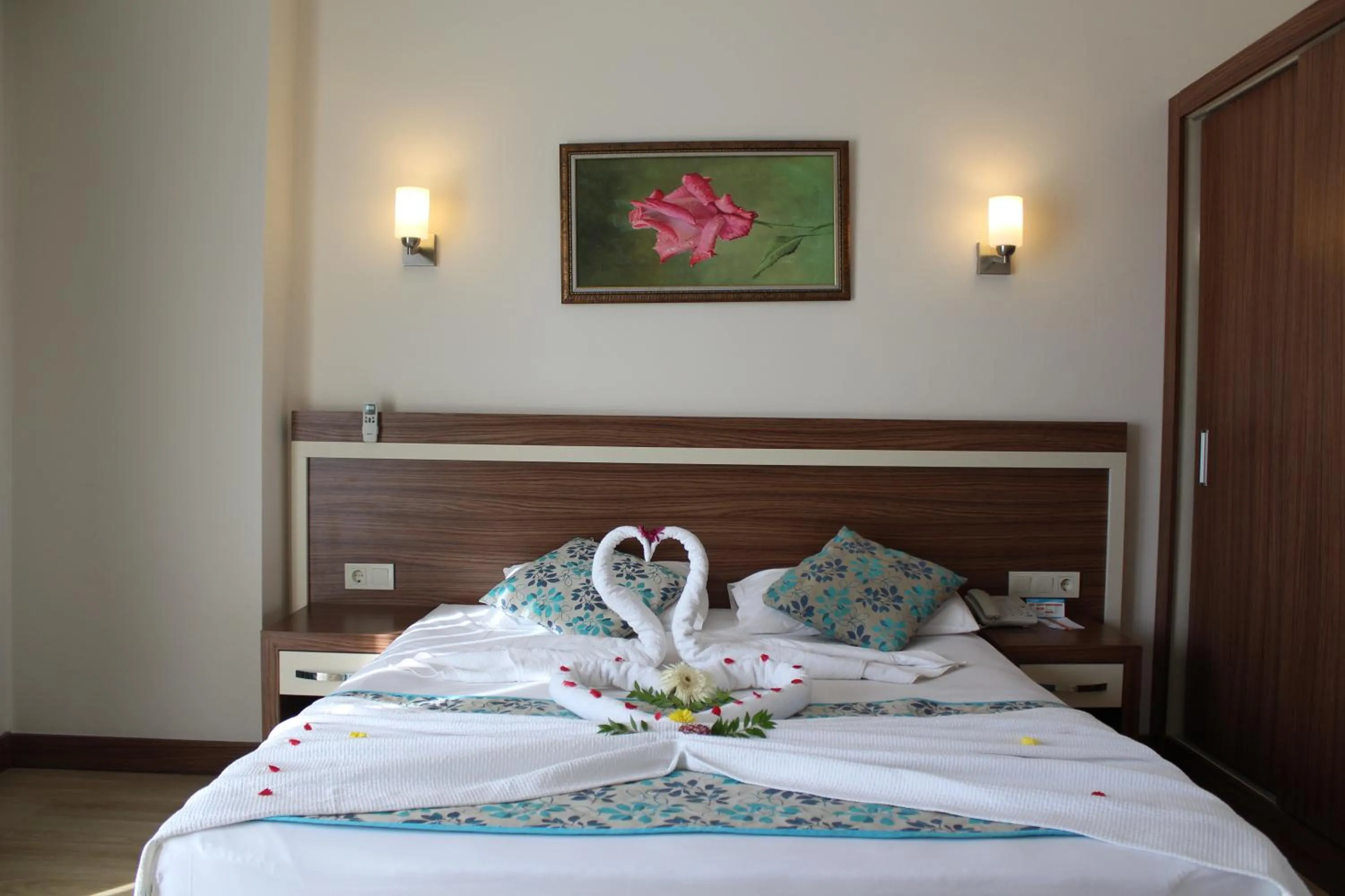 Bed in Side West Park Hotel