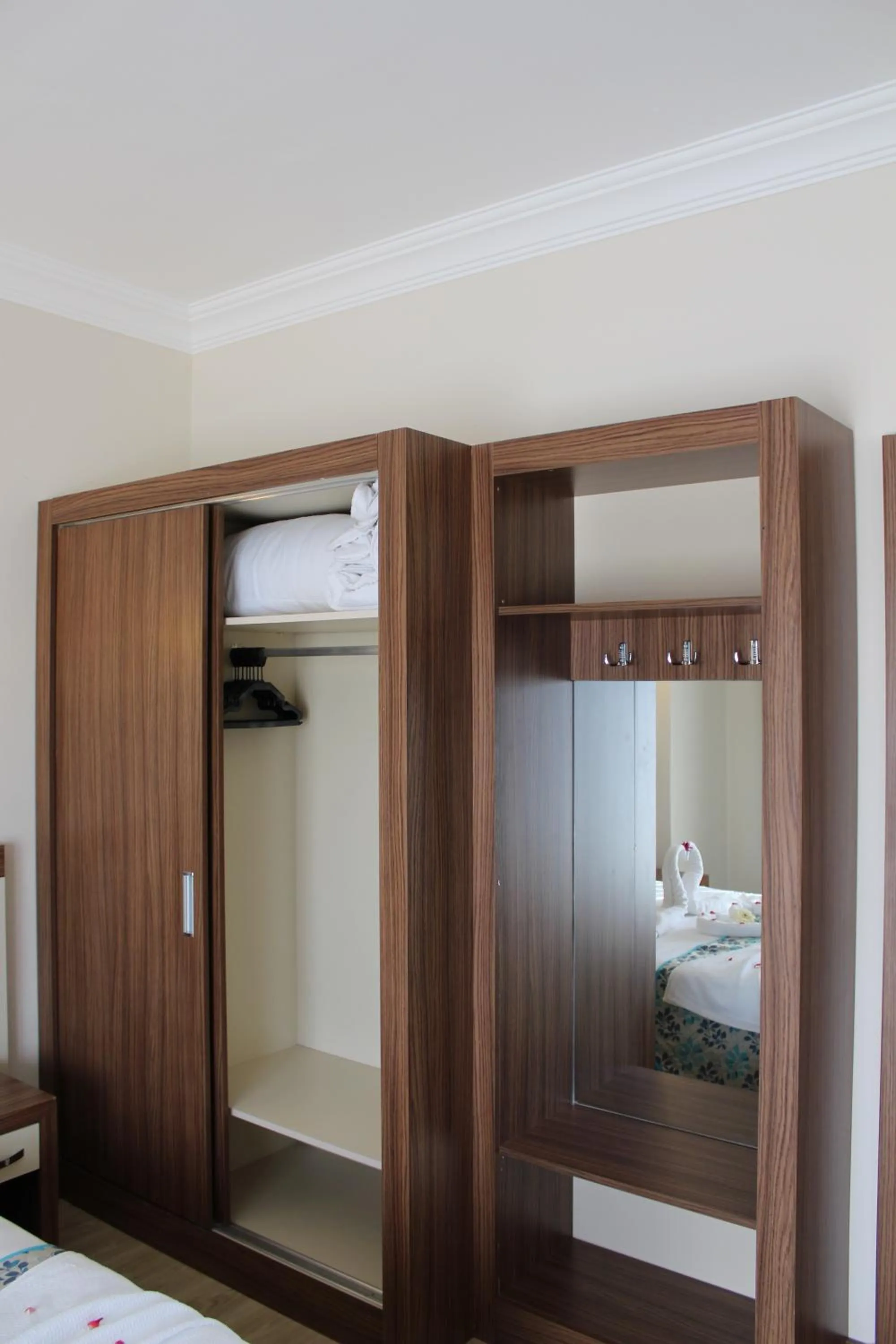 Bed in Side West Park Hotel