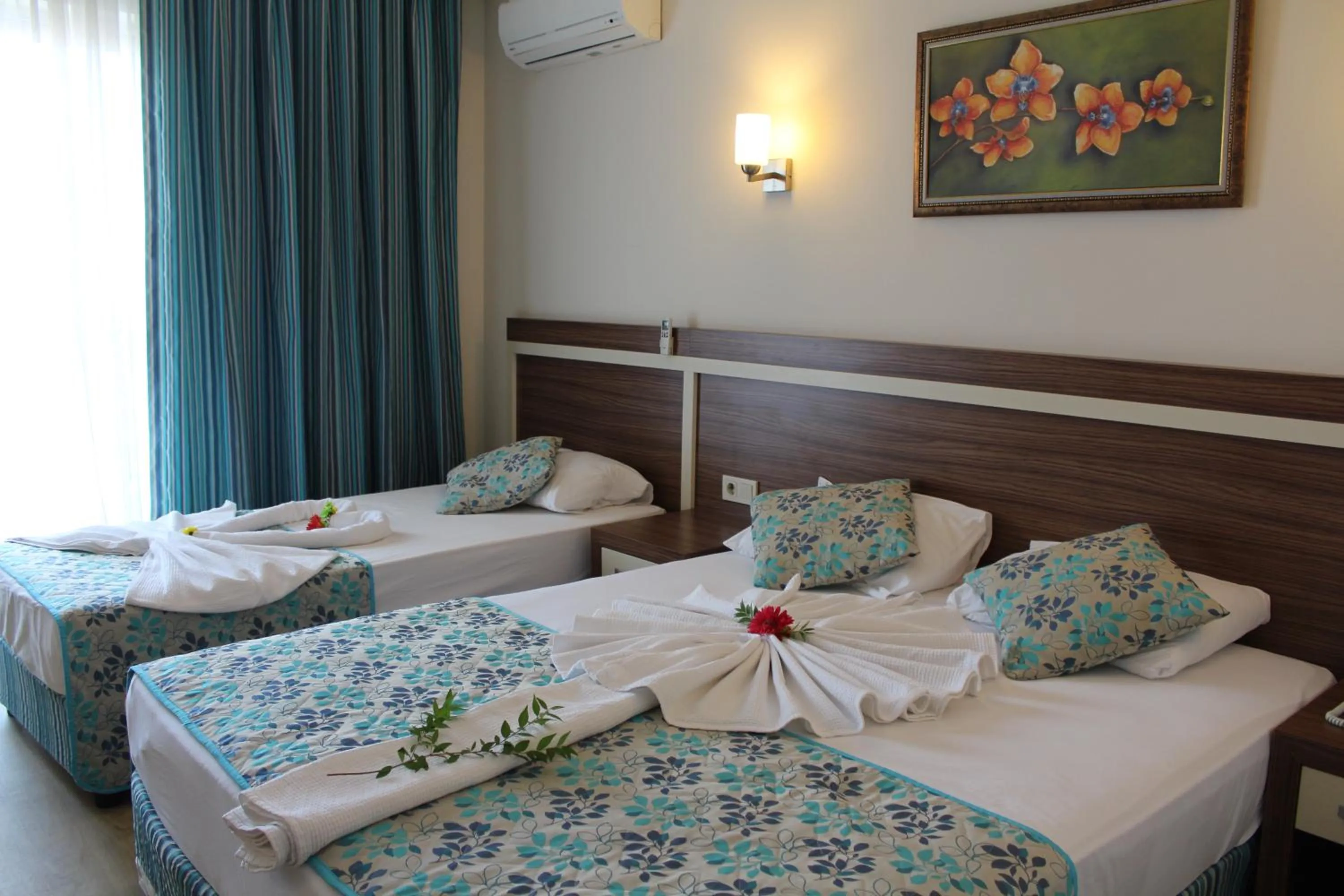 Bed in Side West Park Hotel