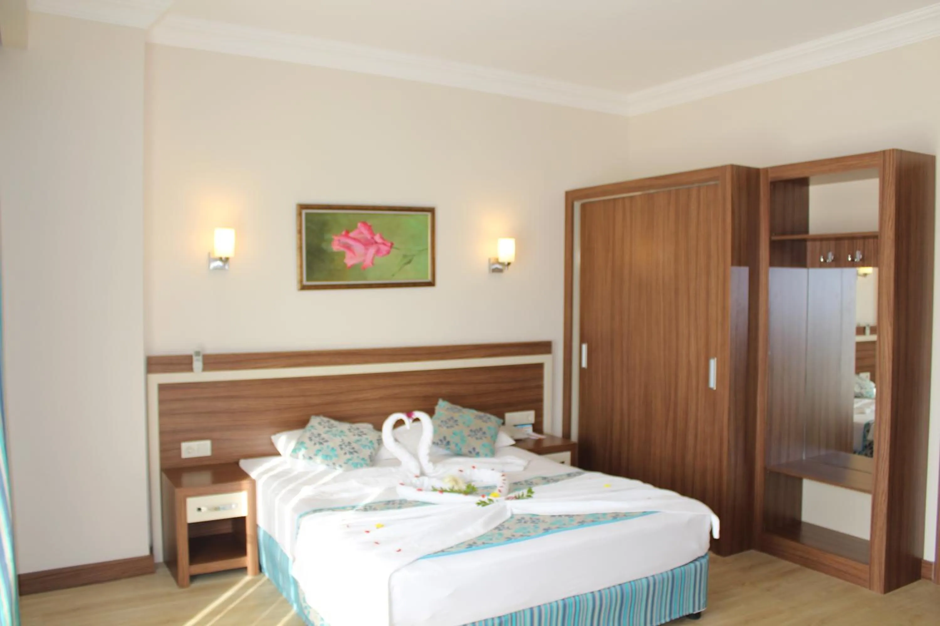 Bed in Side West Park Hotel