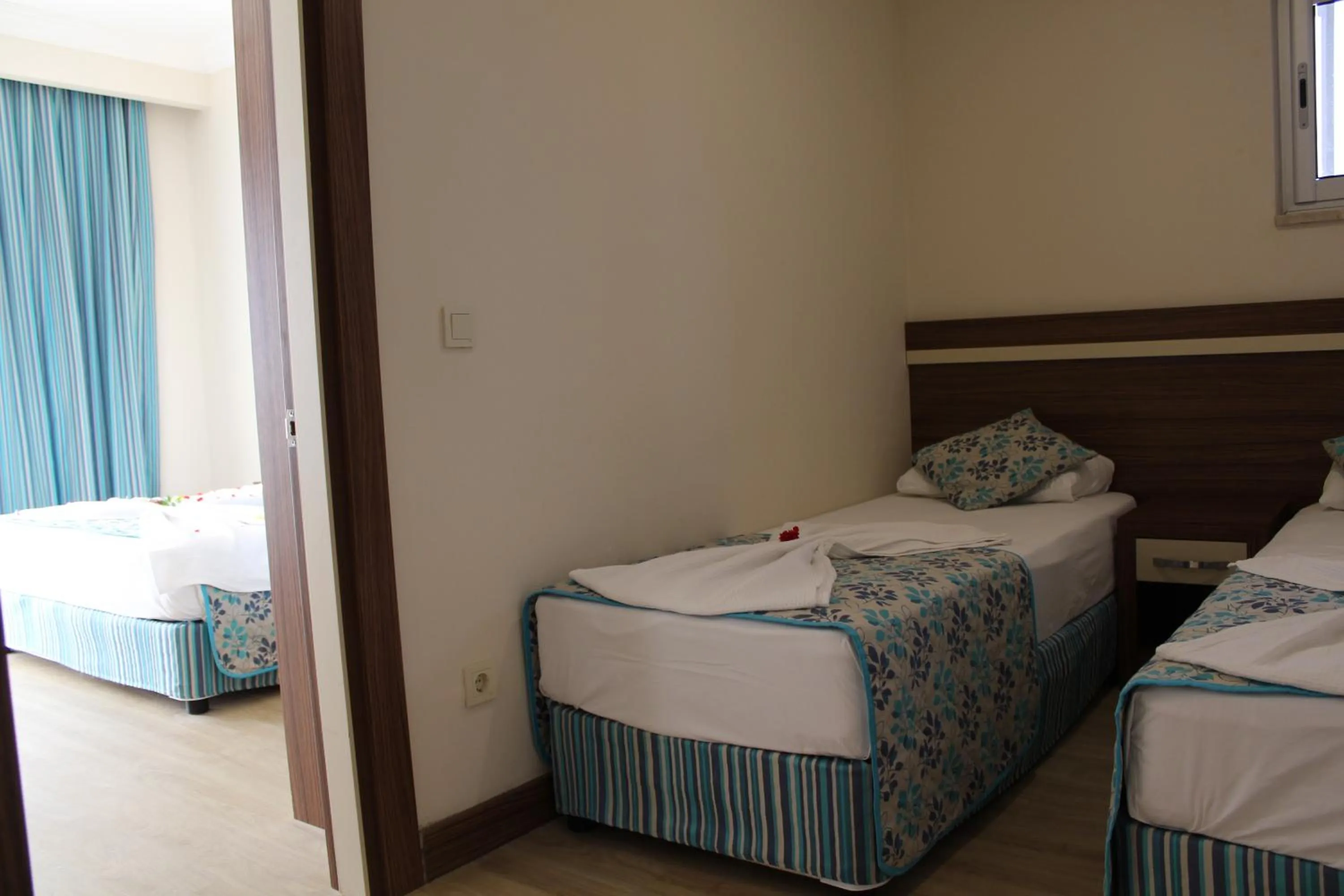 Bed in Side West Park Hotel