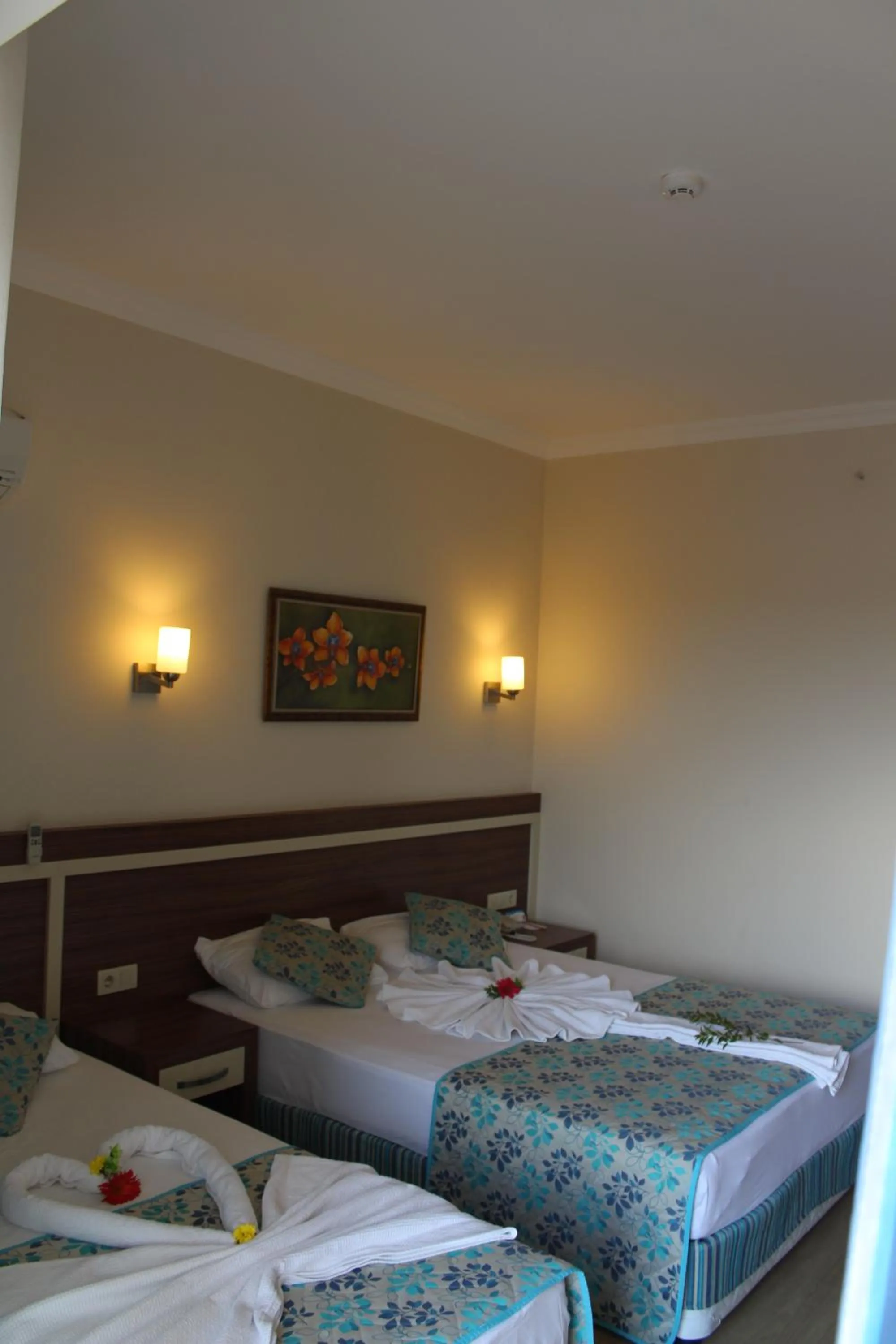 Bed in Side West Park Hotel