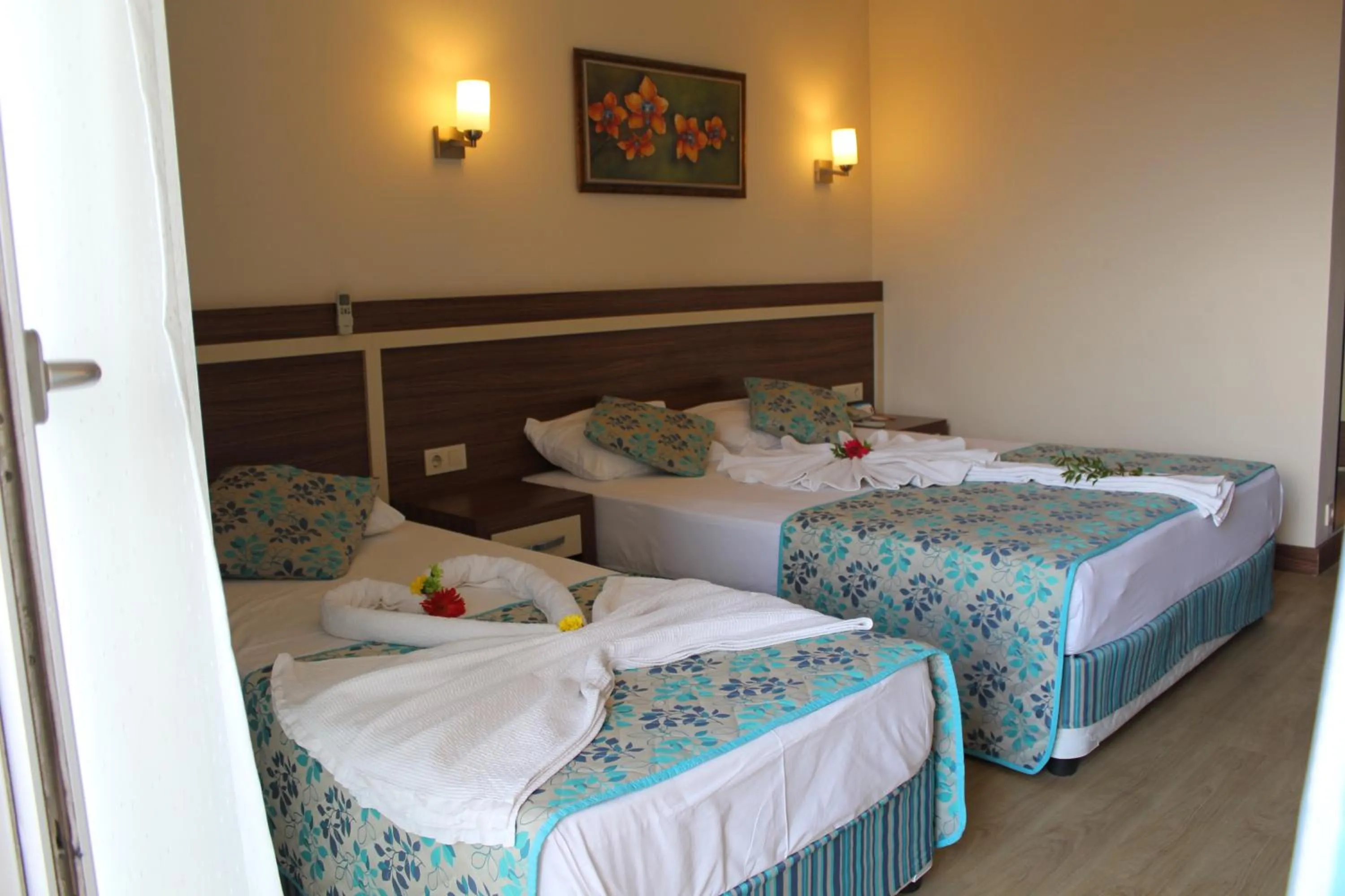 Bed in Side West Park Hotel