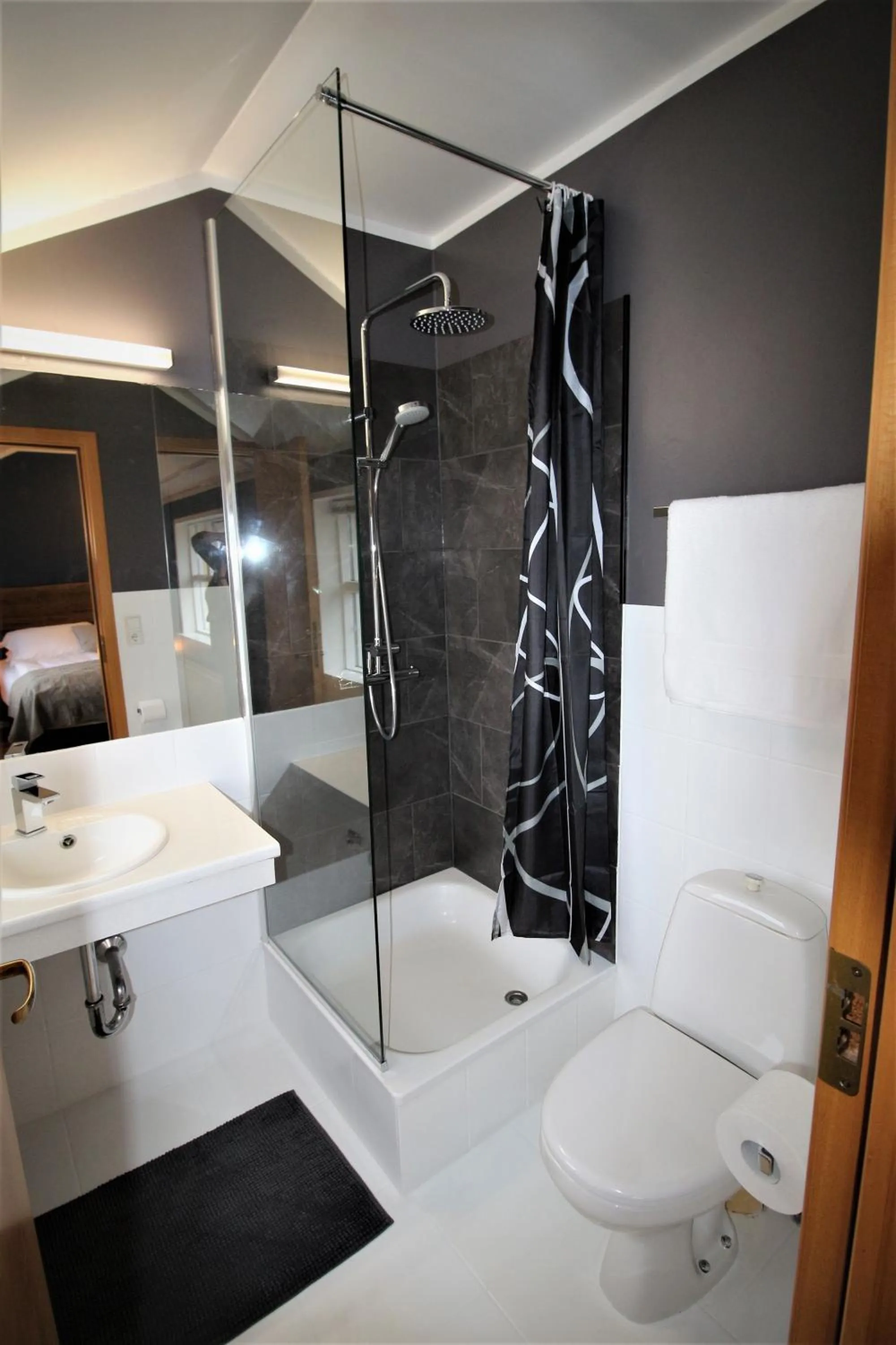 Shower in Hotel North