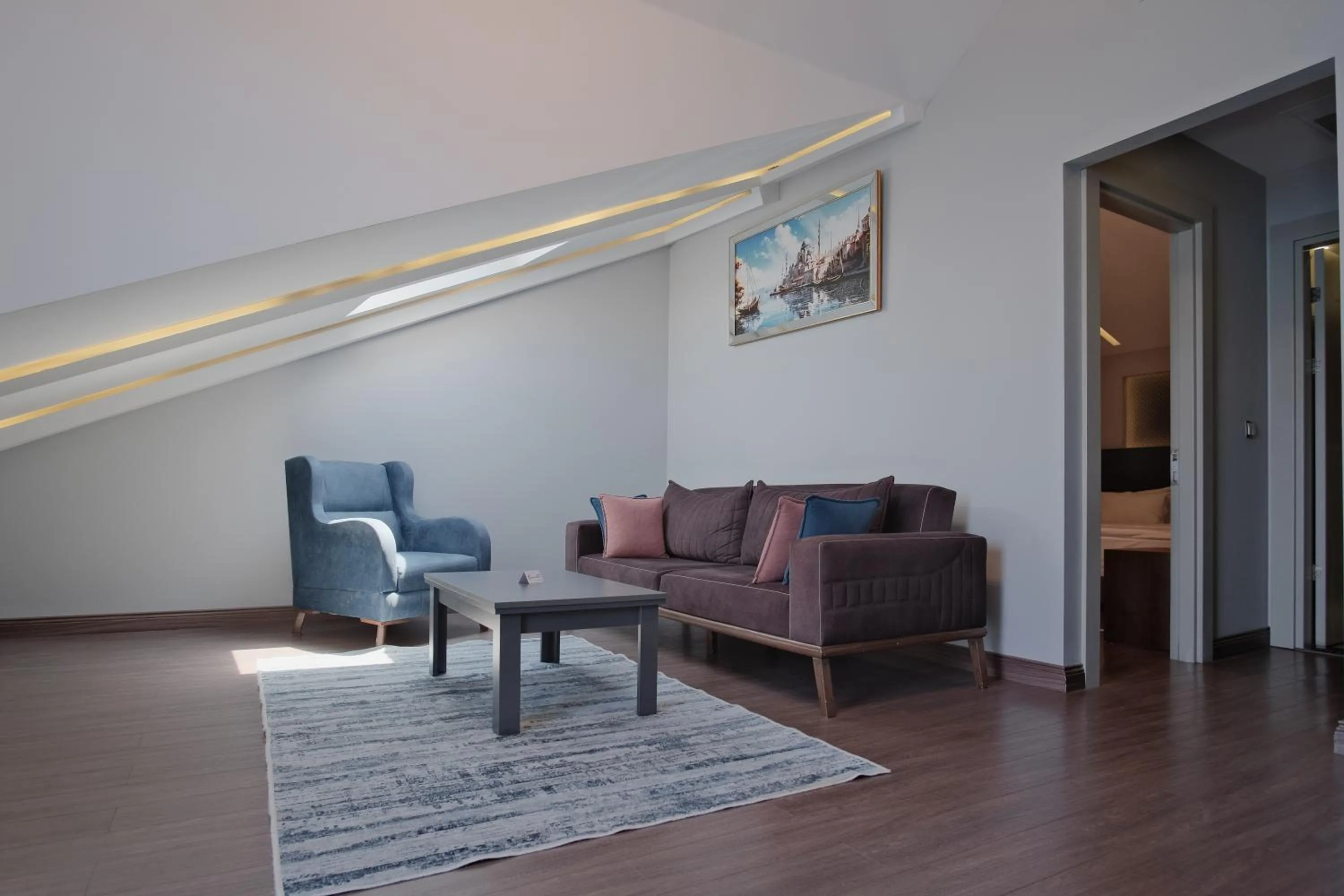 Photo of the whole room in Peerless Villas Hotel