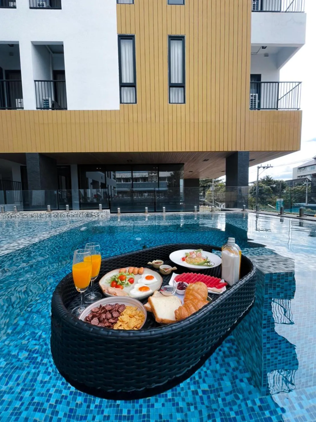 Food and drinks in W3 Hotel