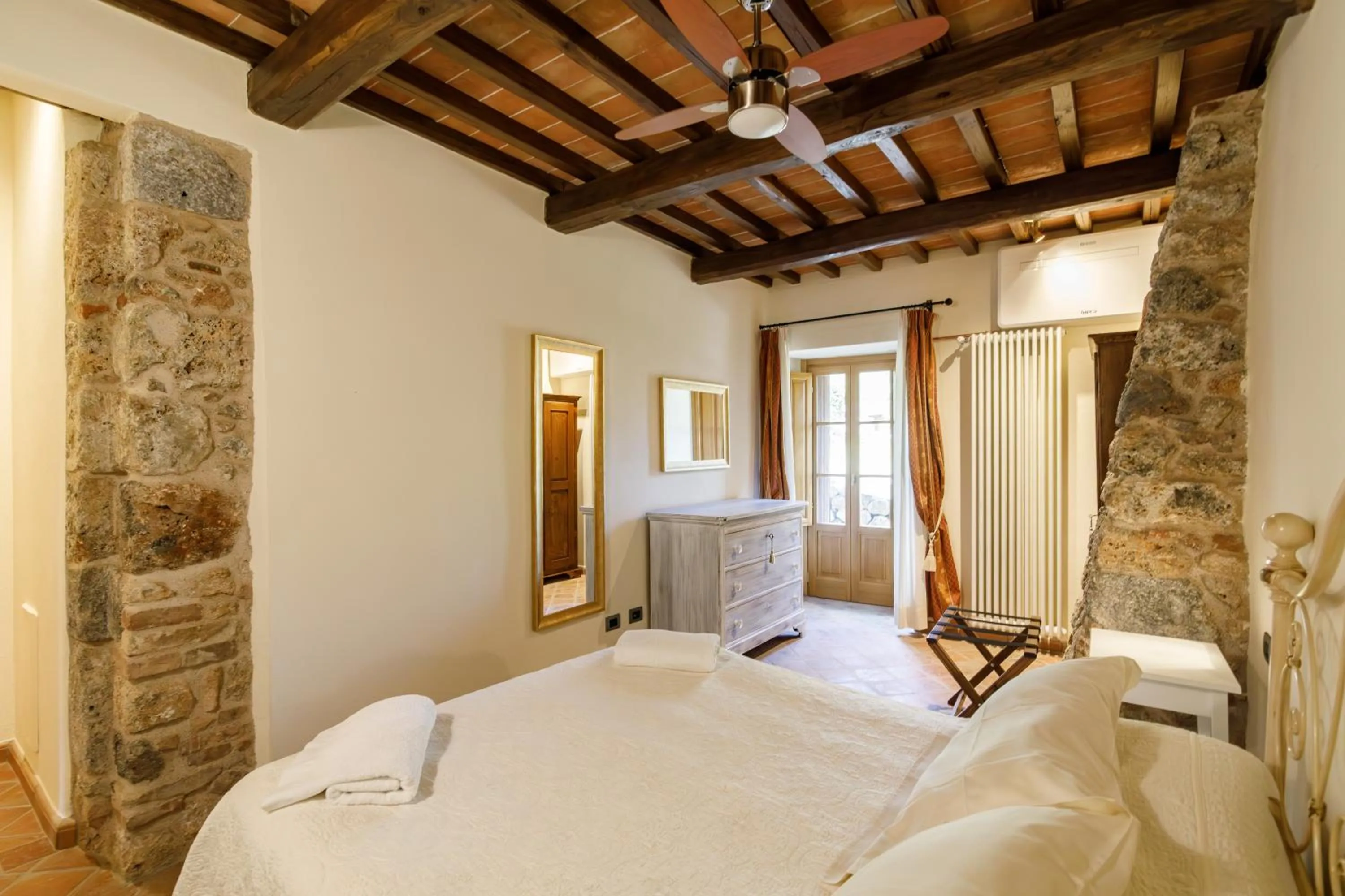 Bed in Relais La Costa Historical Residence