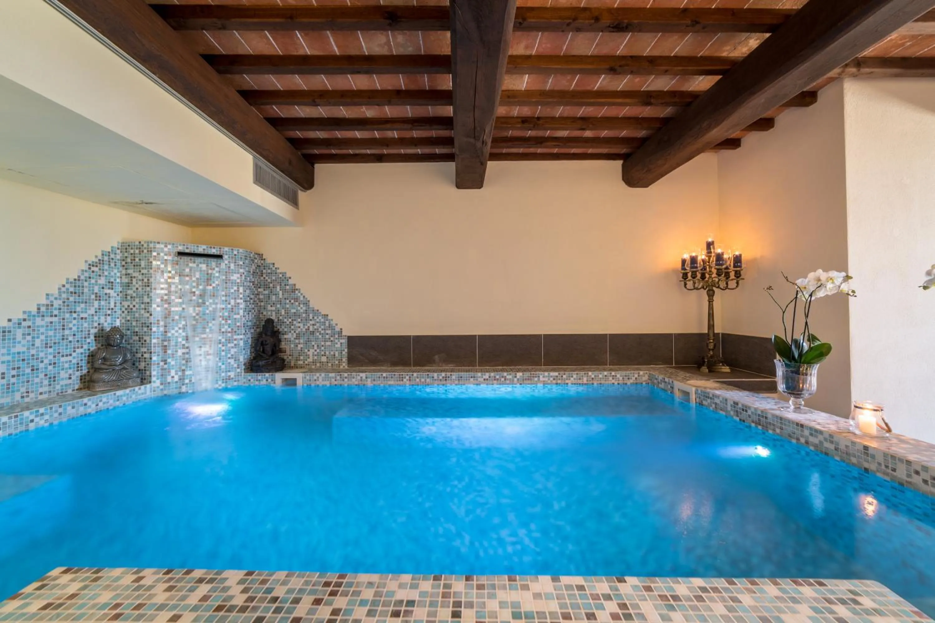 Hot Tub in Relais La Costa Historical Residence