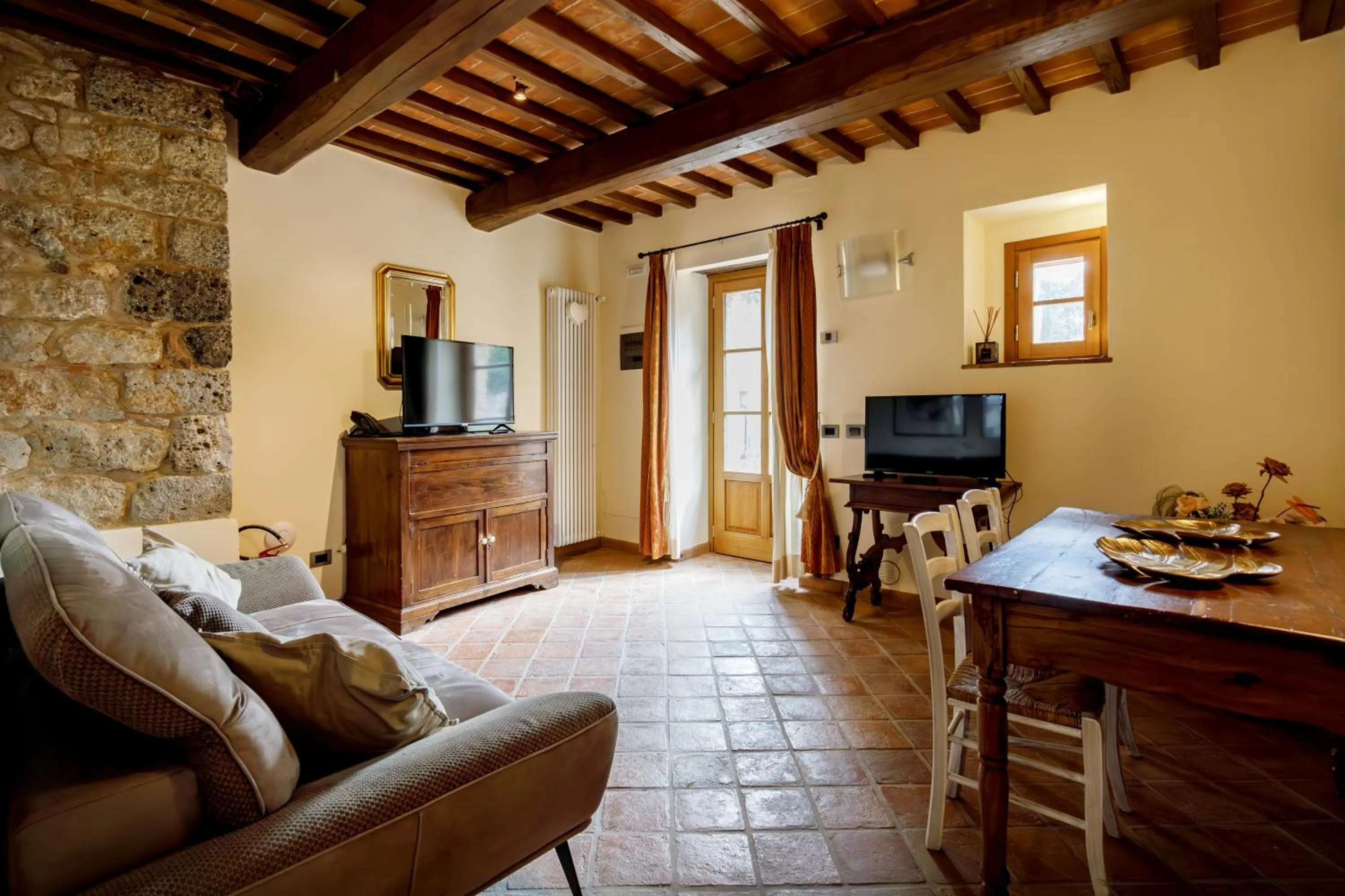 Communal lounge/ TV room in Relais La Costa Historical Residence