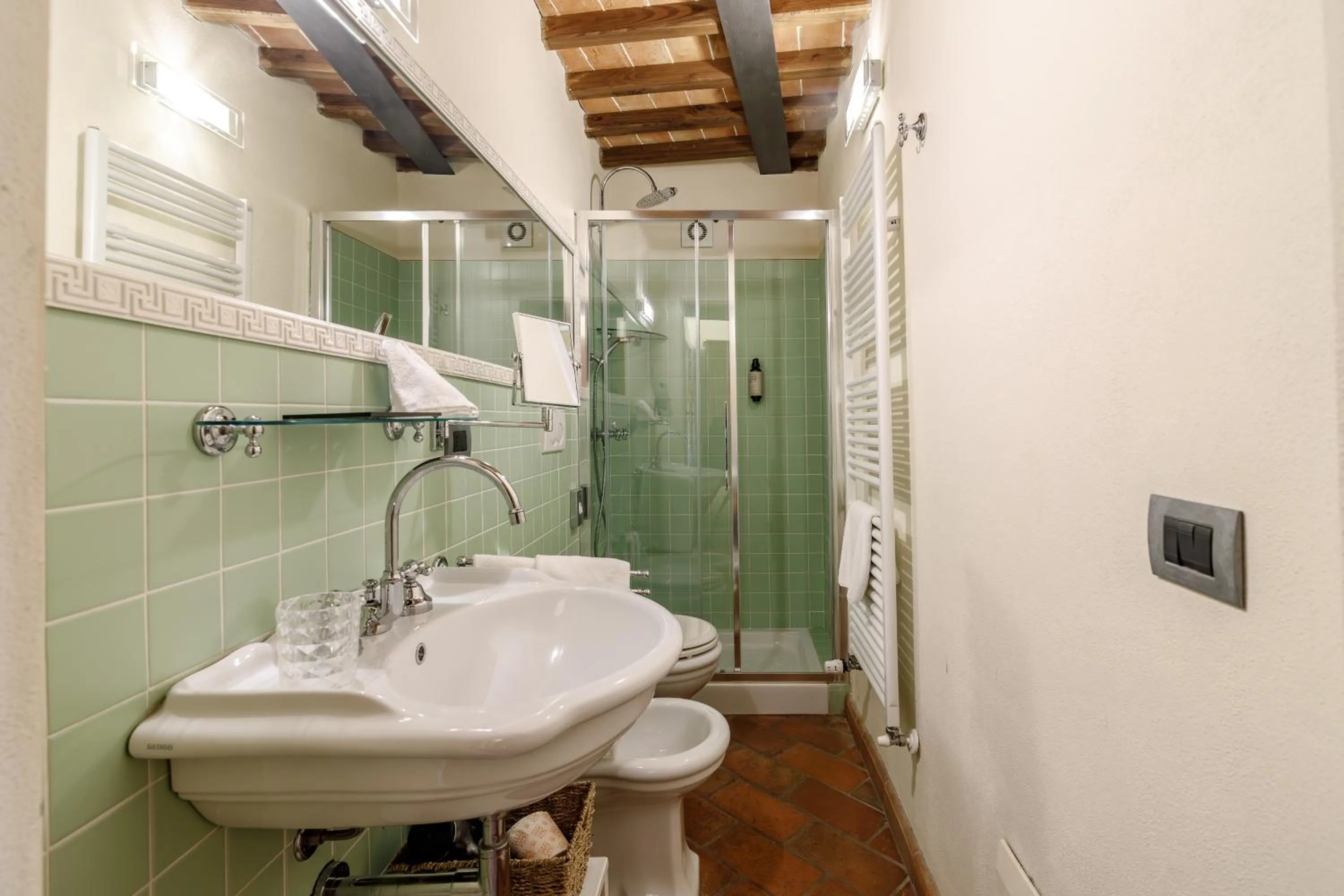 Shower in Relais La Costa Historical Residence