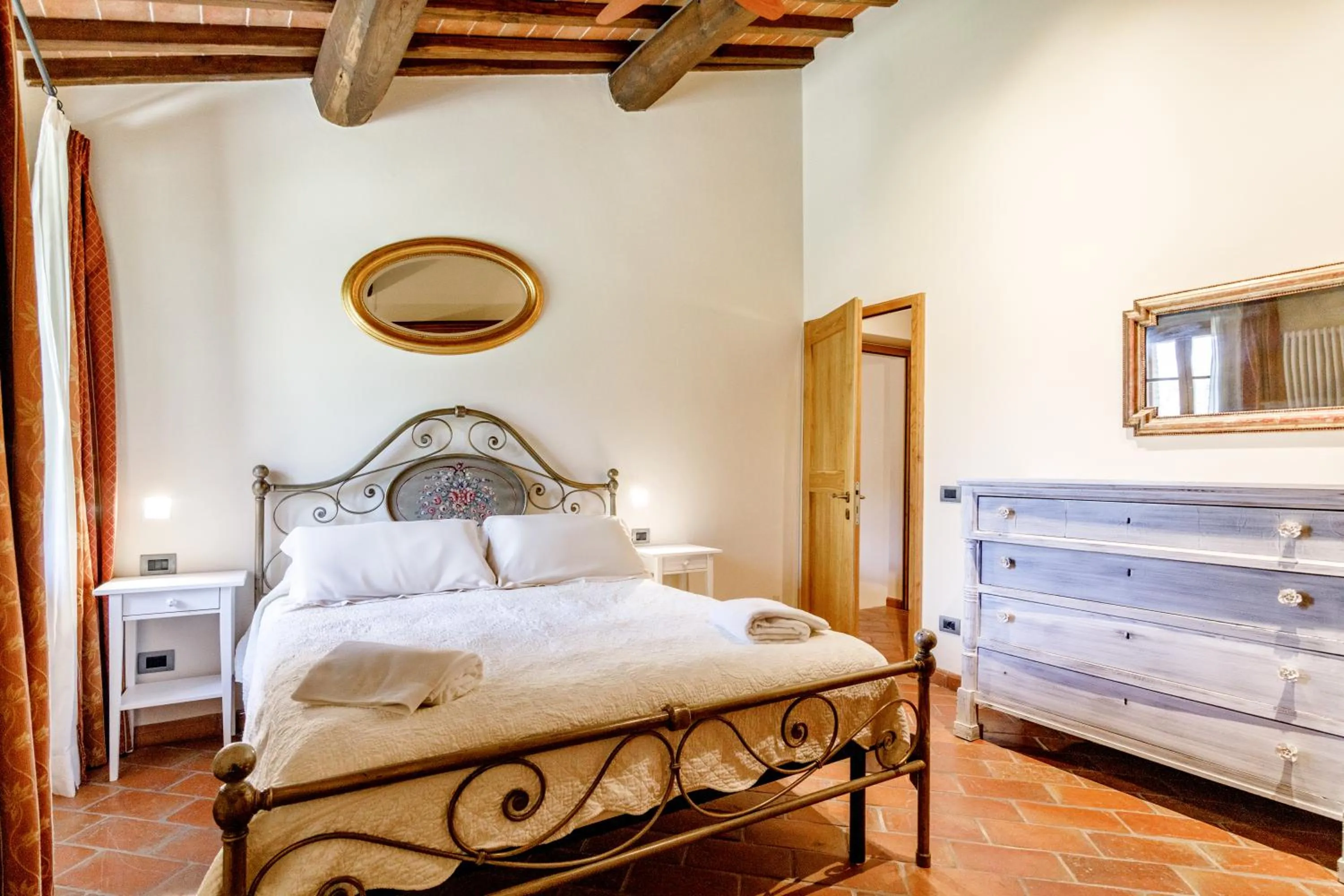 Bed in Relais La Costa Historical Residence