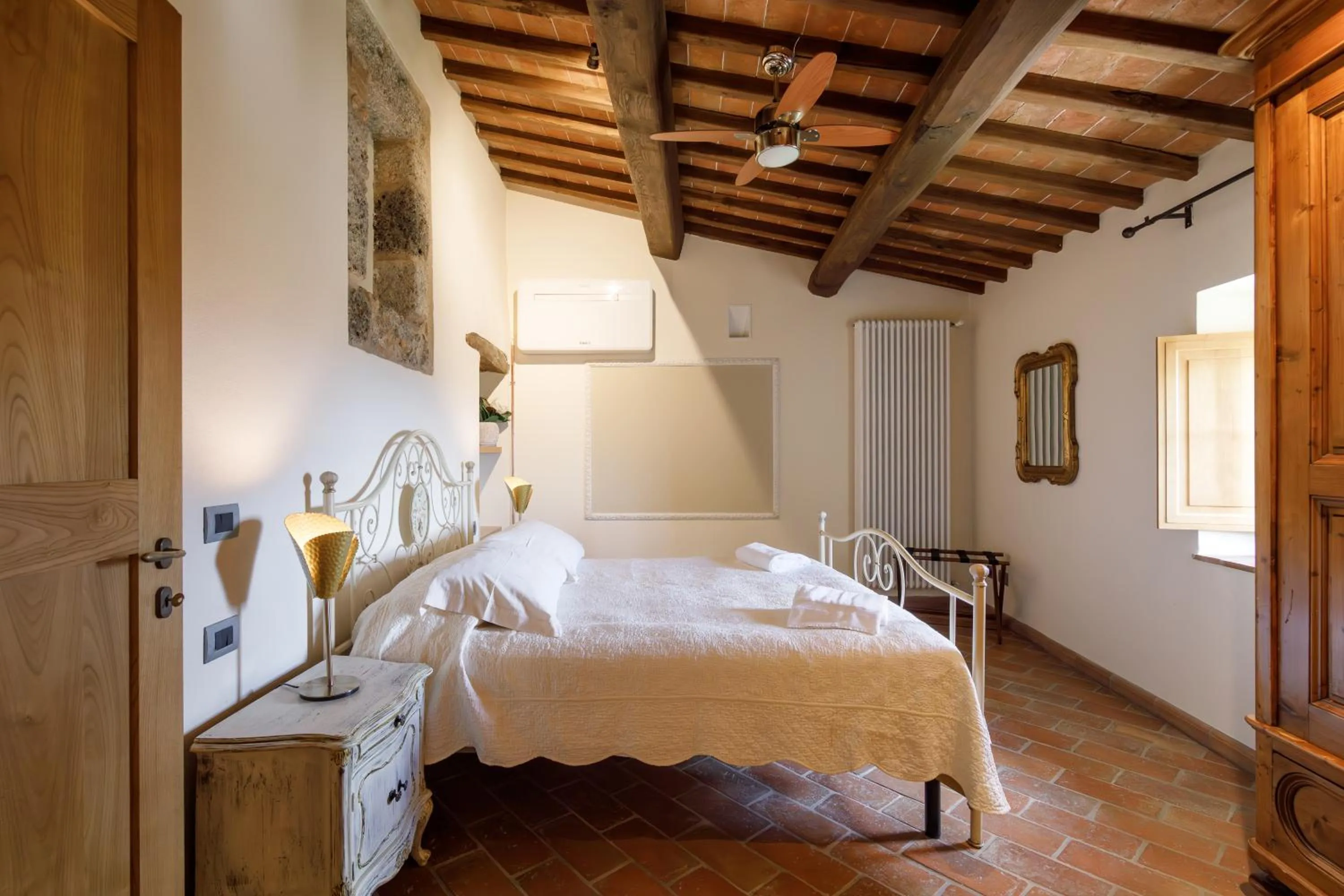 Bed in Relais La Costa Historical Residence