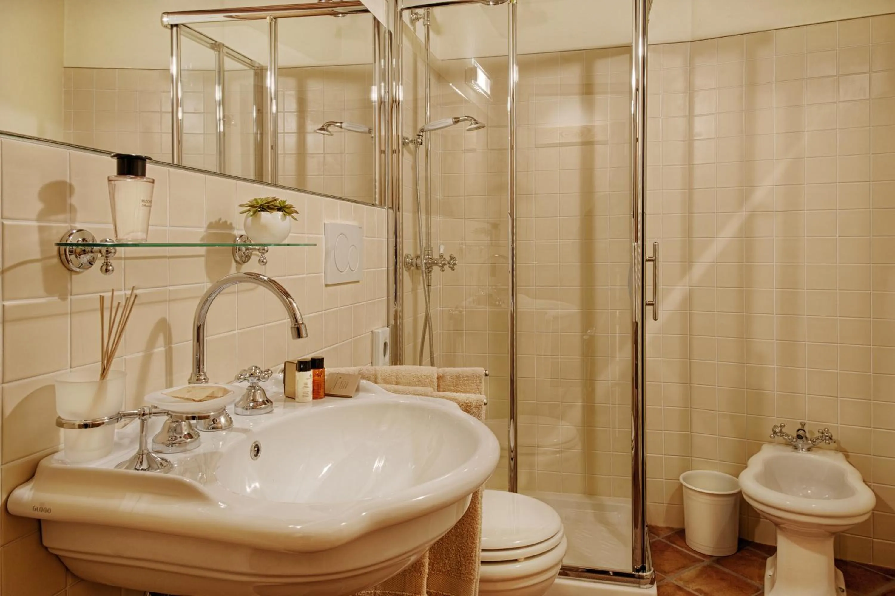 Bathroom in Relais La Costa Historical Residence