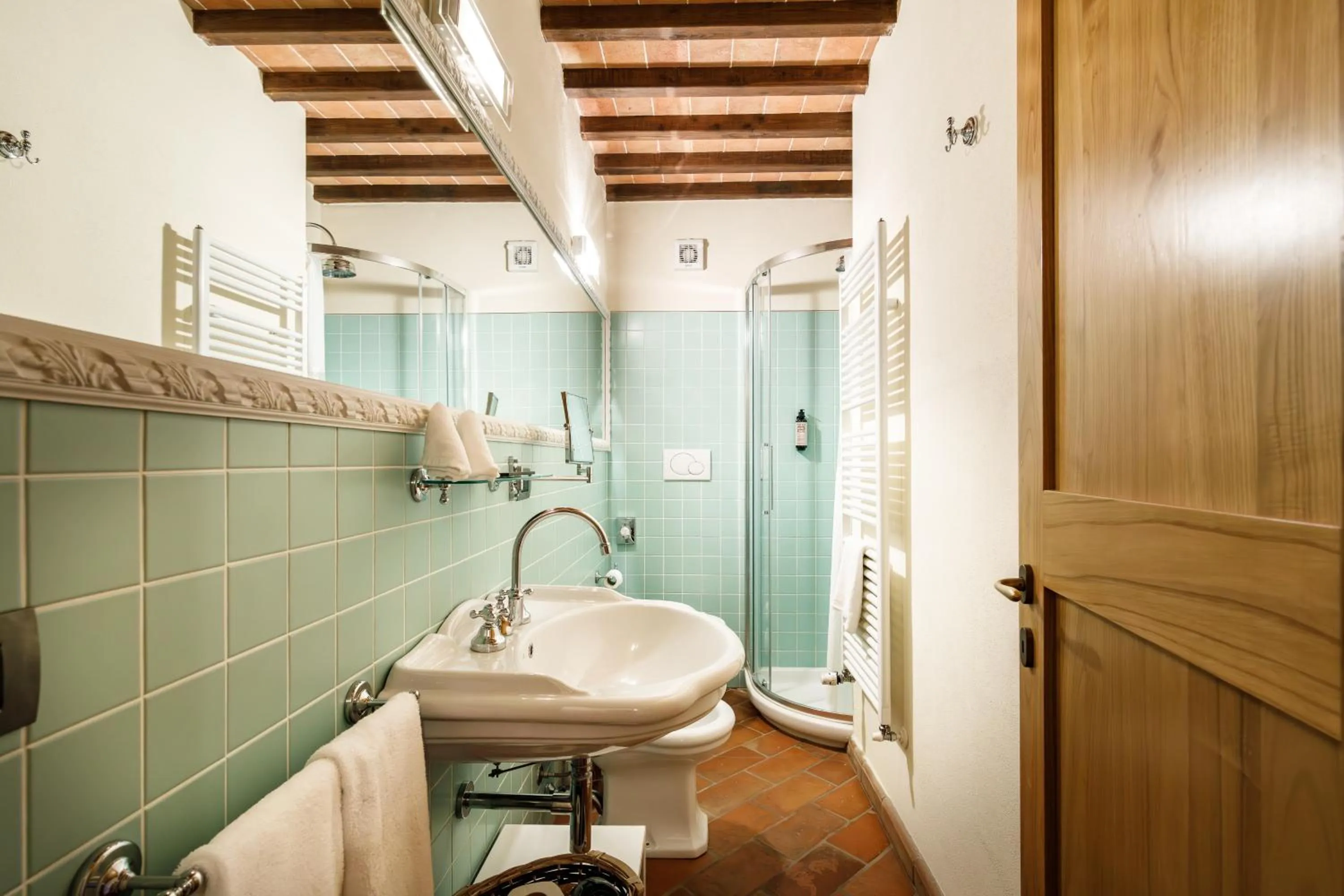 Shower in Relais La Costa Historical Residence