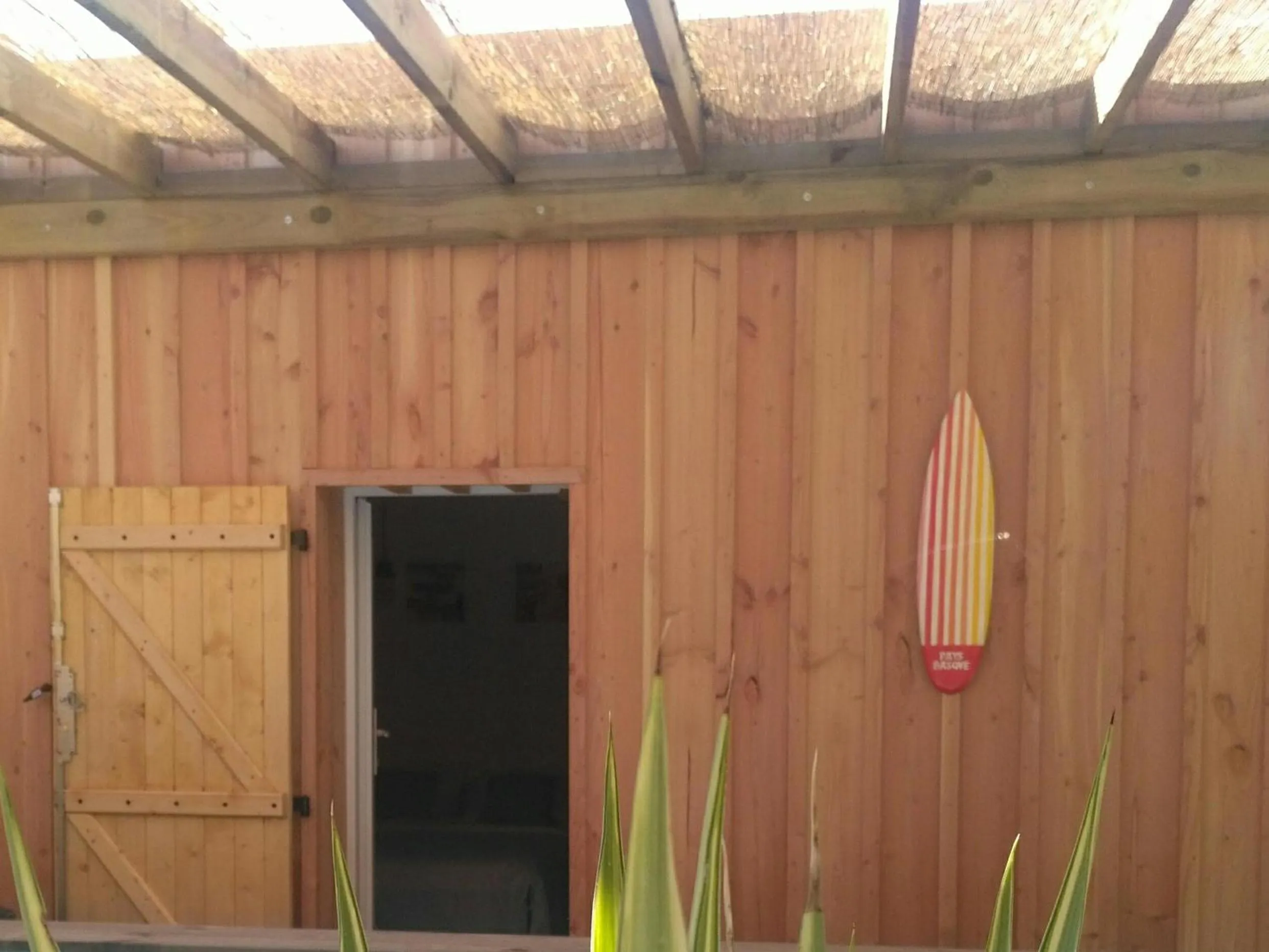 Facade/entrance in La Cabane Bordeaux St Augustin