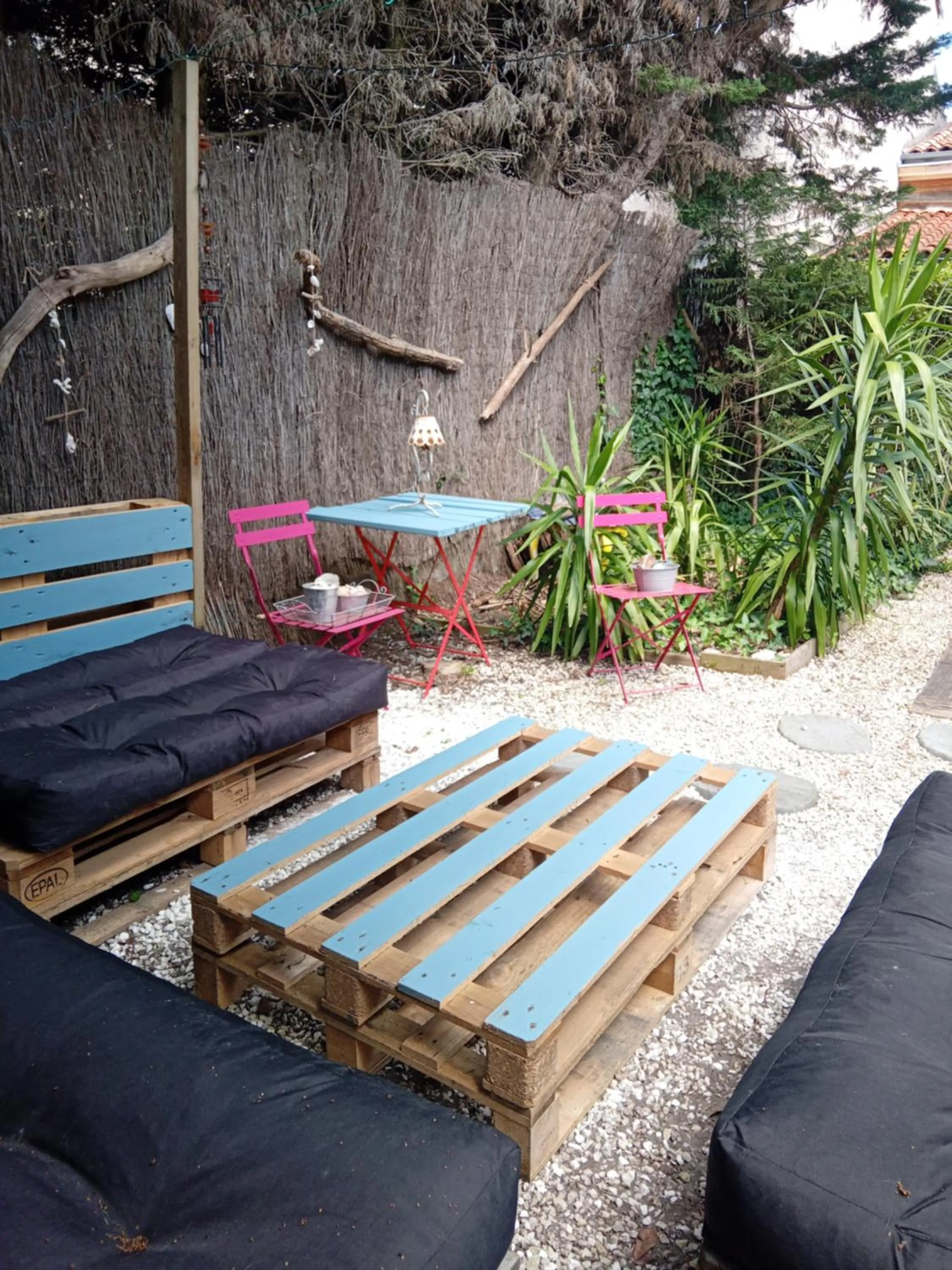 Garden in La Cabane Bordeaux St Augustin