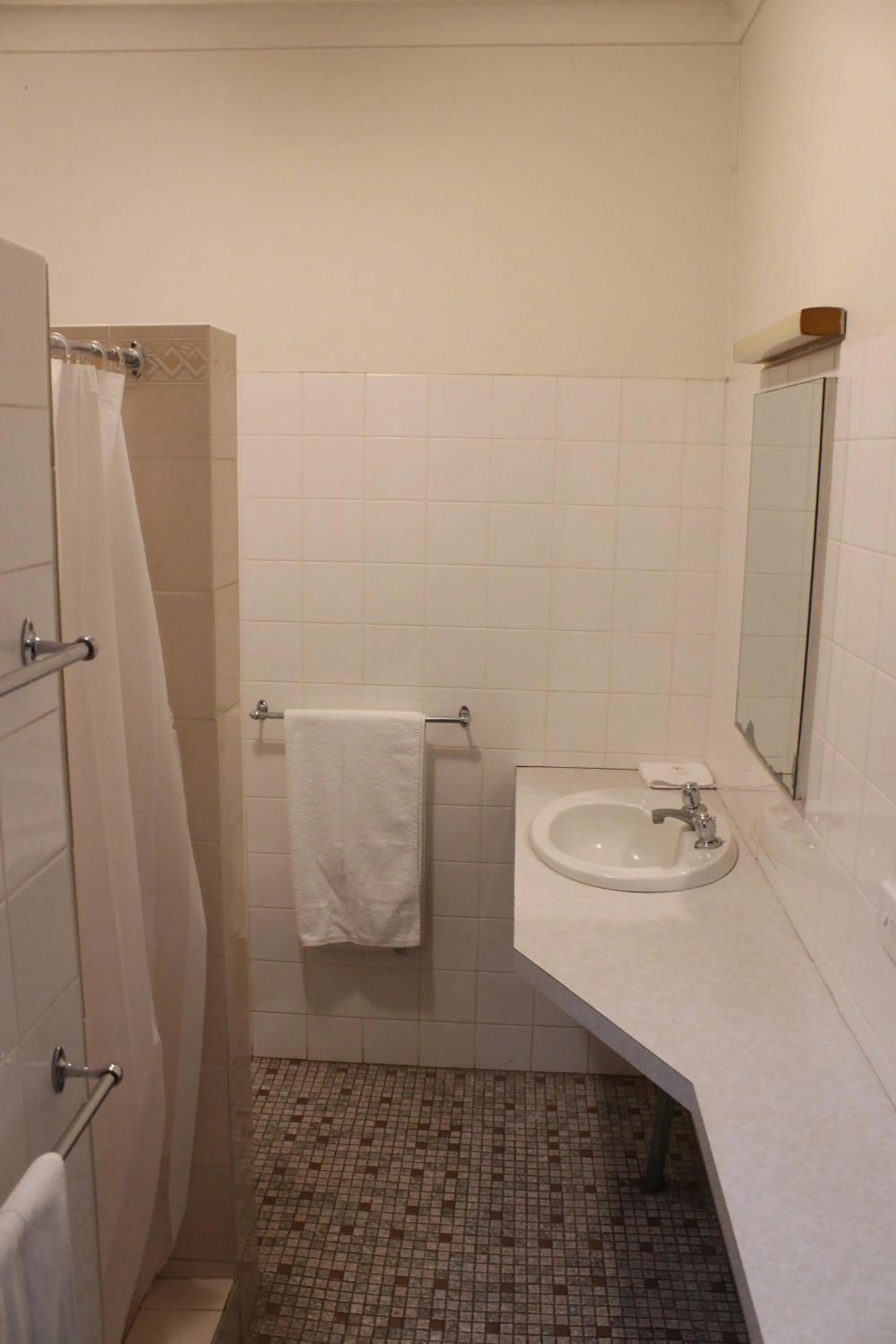 Bed in Palm and Pawn Motor Inn