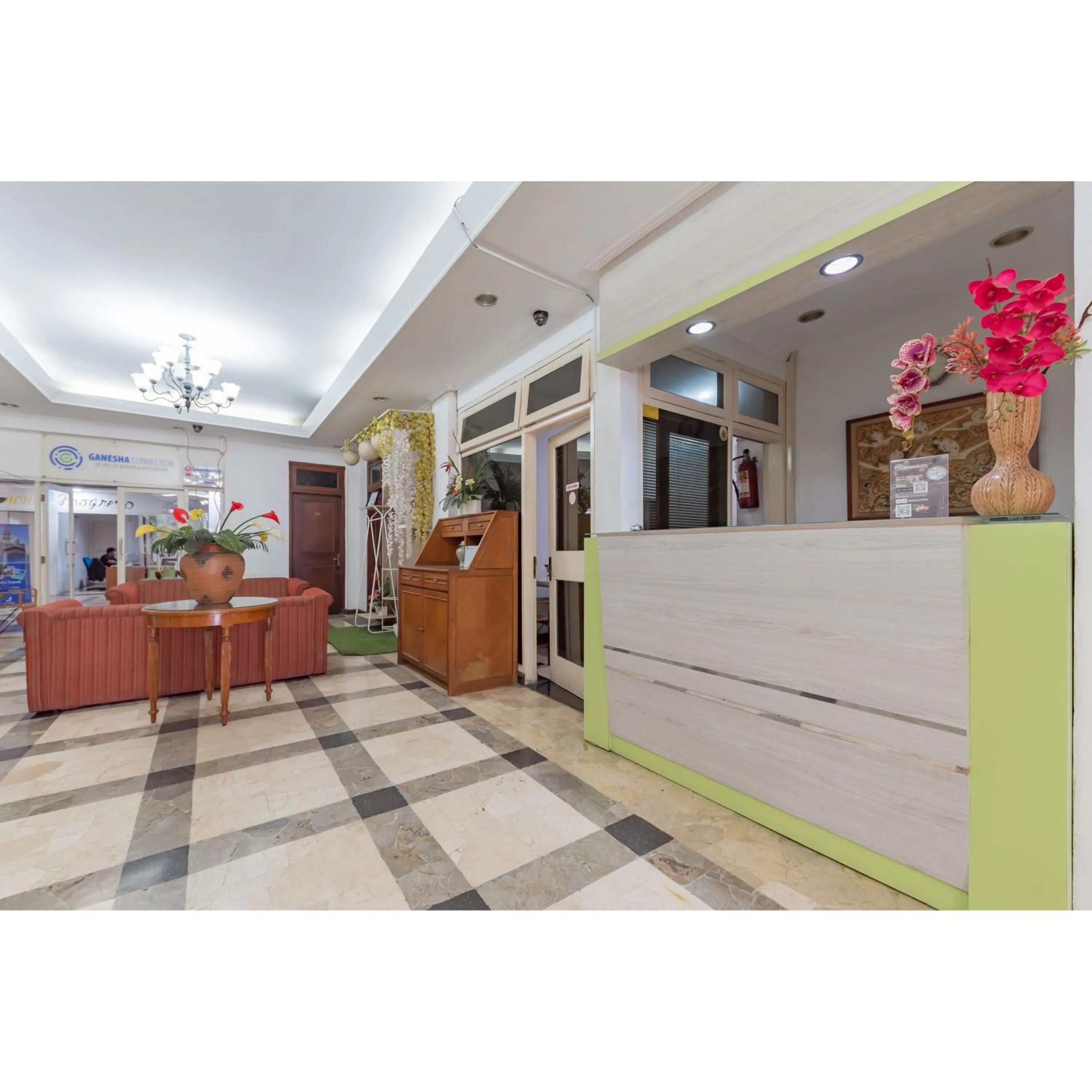 Lobby or reception in Urbanview Hotel Utari