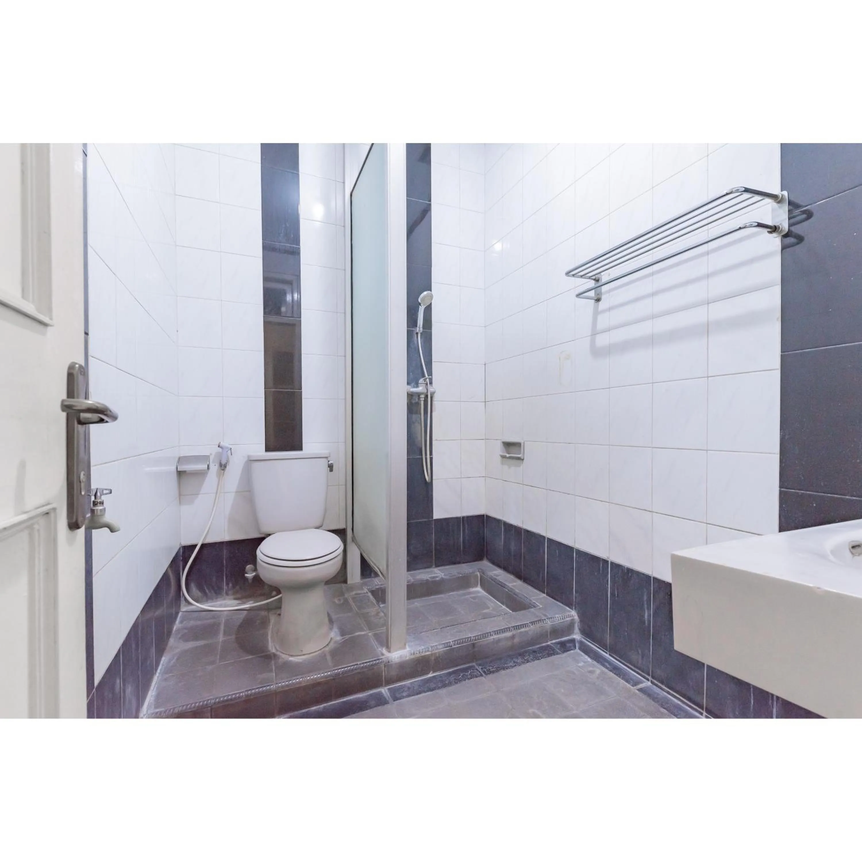 Bathroom in Urbanview Hotel Utari