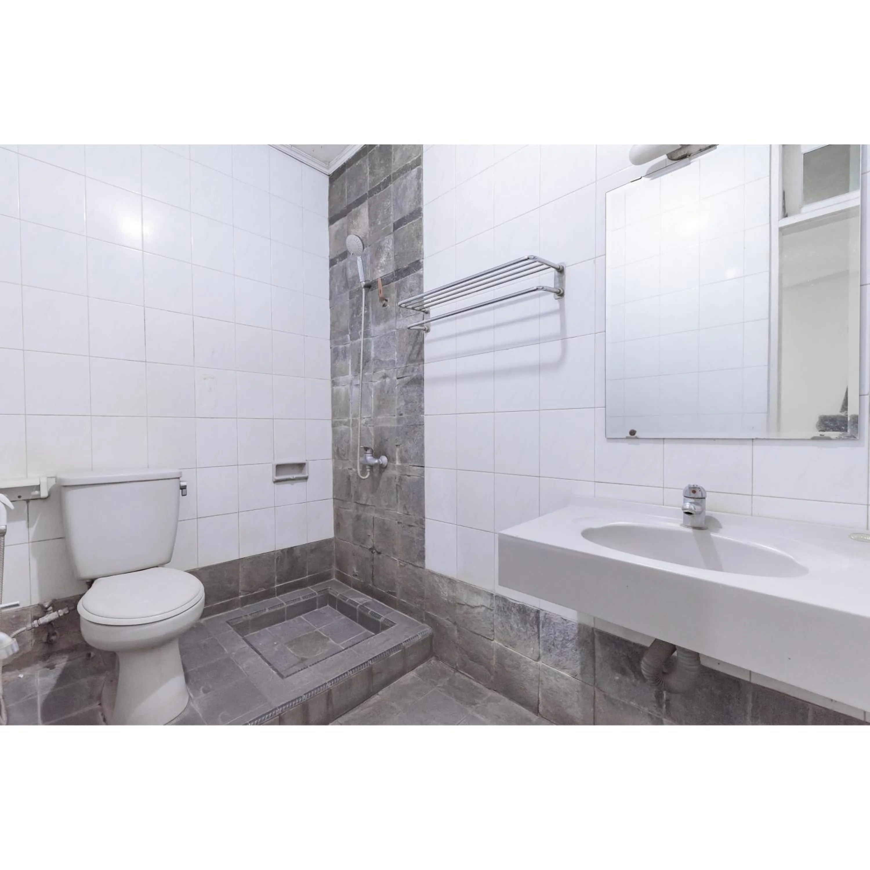 Bathroom in Urbanview Hotel Utari