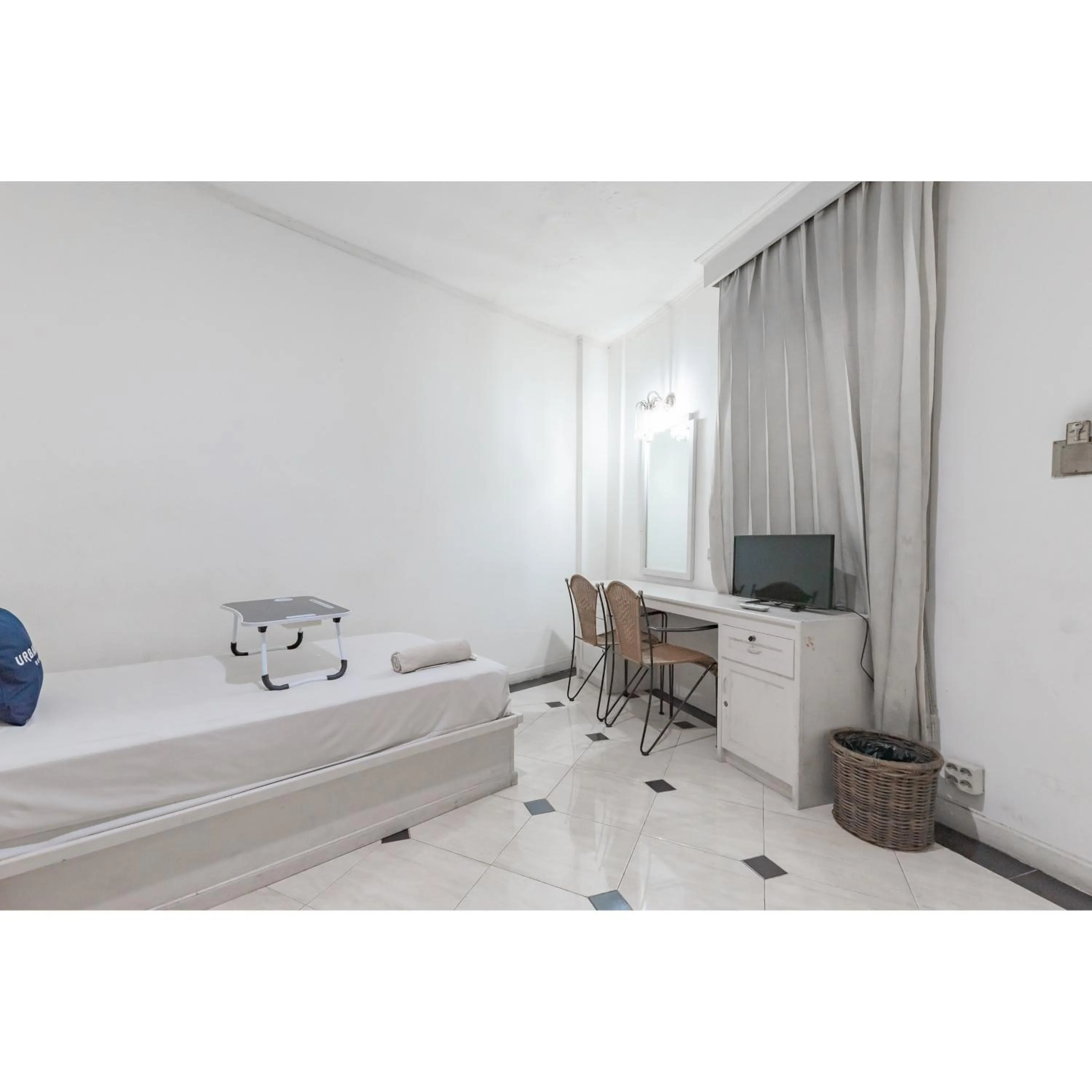 Bedroom, Bed in Urbanview Hotel Utari