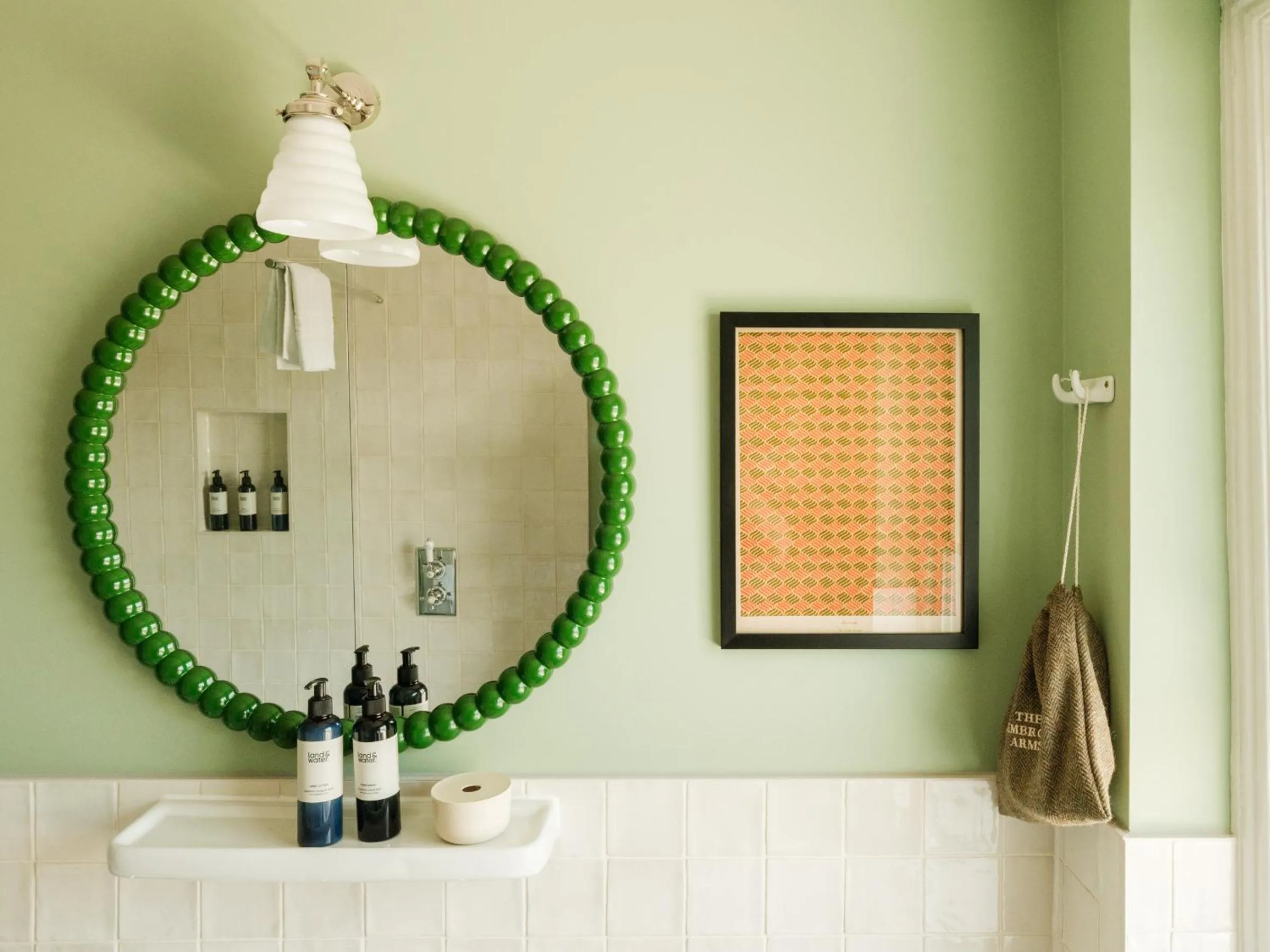 Bedroom in The Pembroke Arms