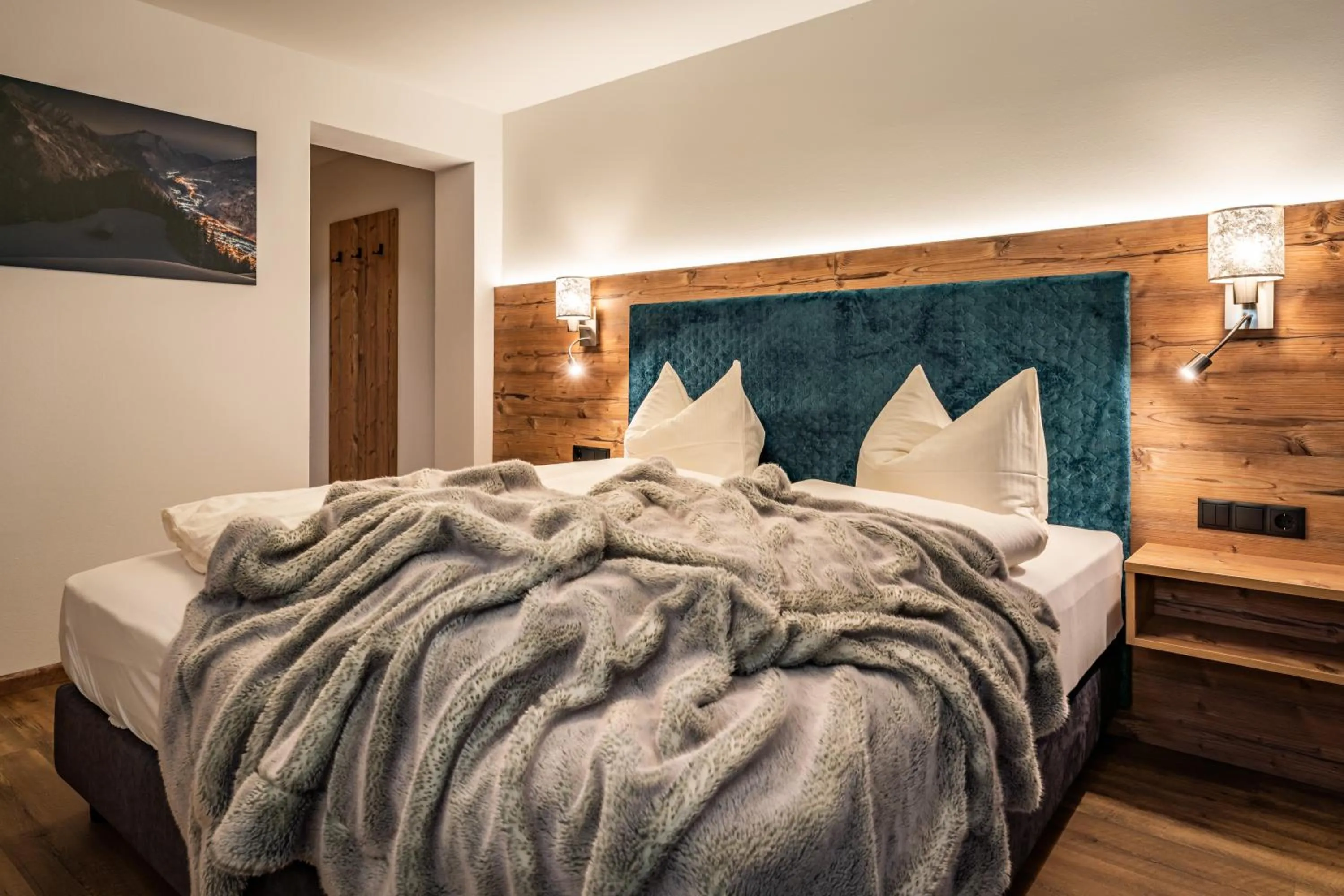 Photo of the whole room, Bed in Gästehaus Wiesengrund & Apart Sporer