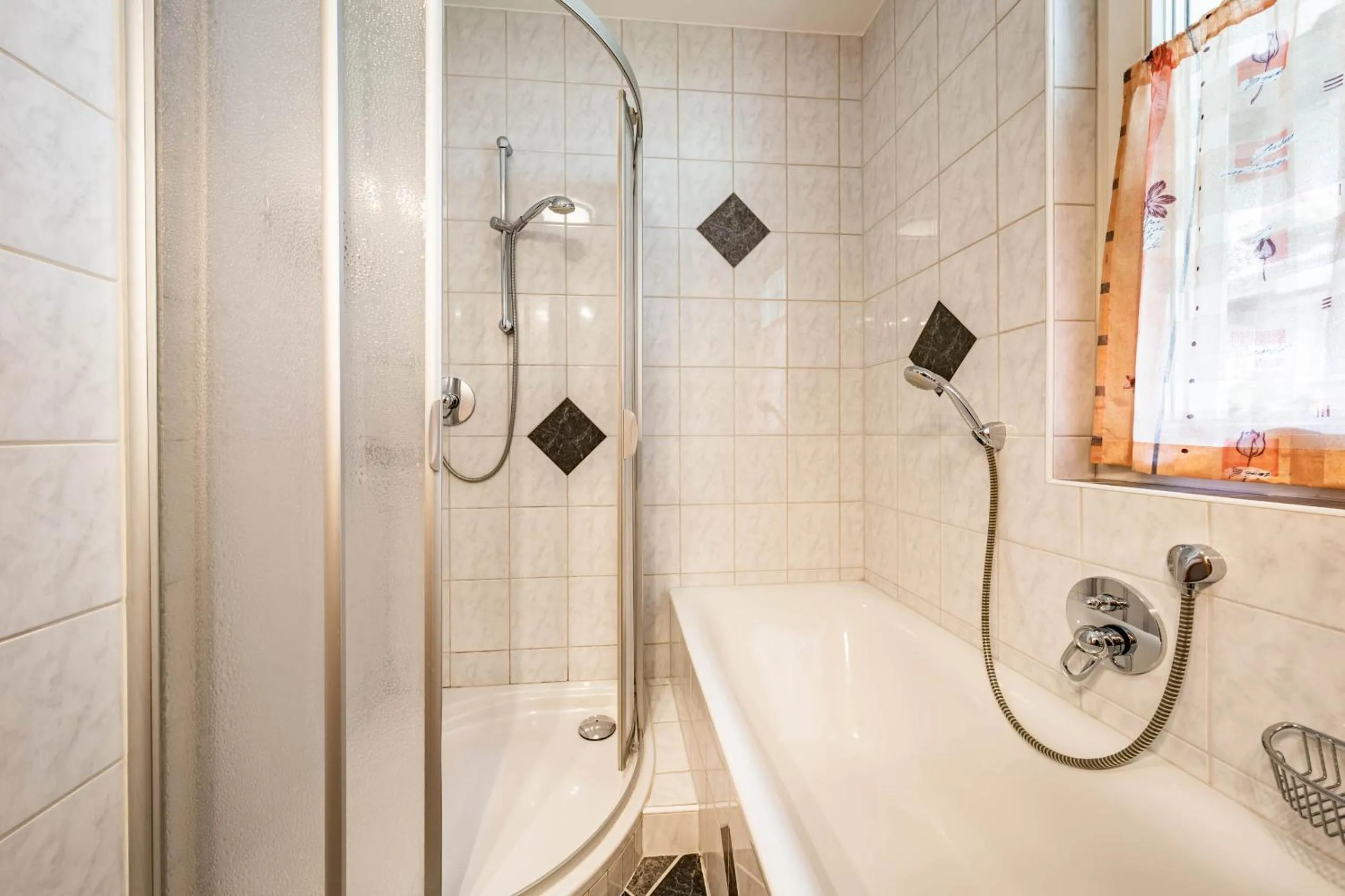 Shower in Gästehaus Wiesengrund & Apart Sporer