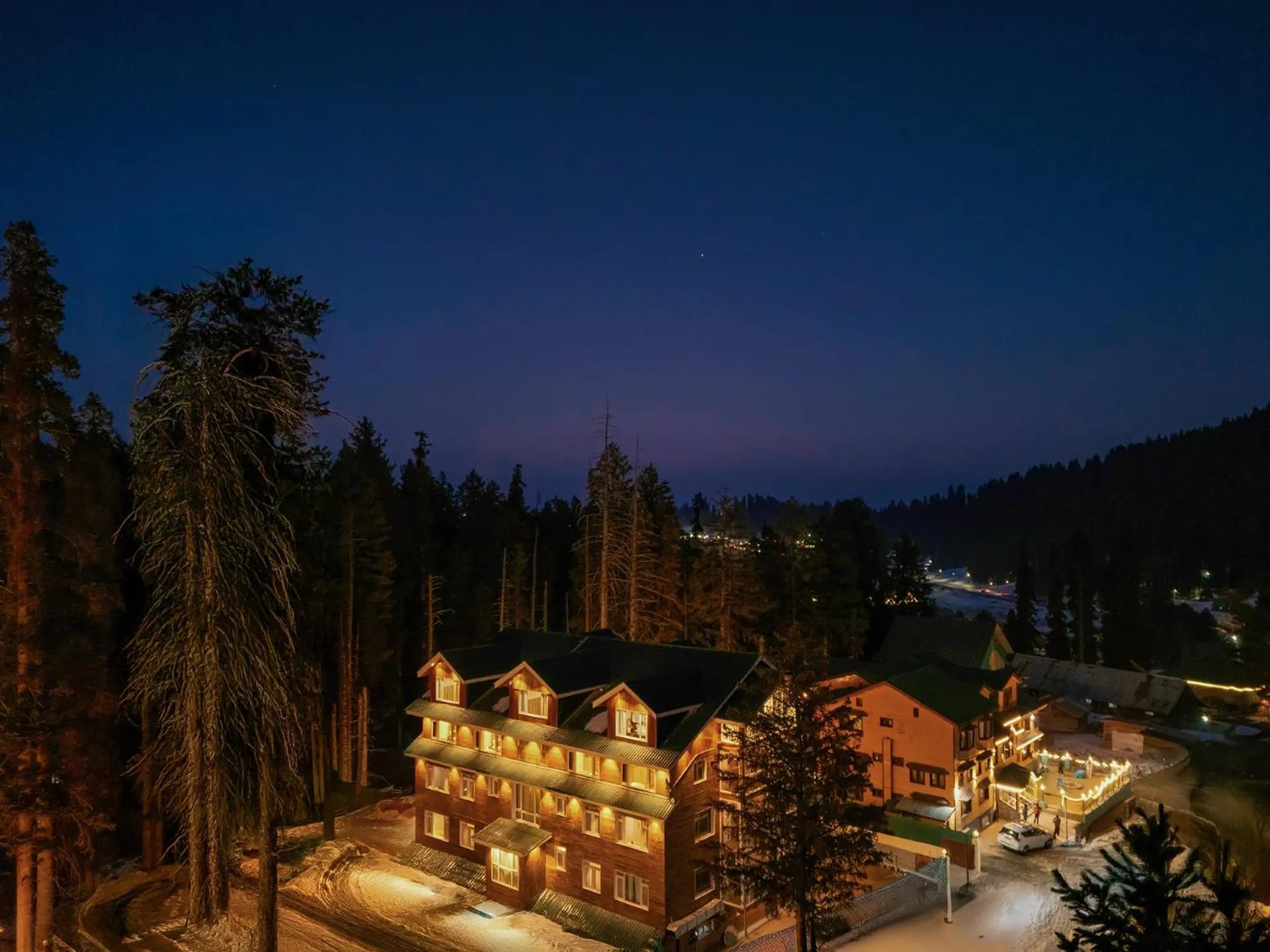 Property building in Hotel Pine Spring Gulmarg