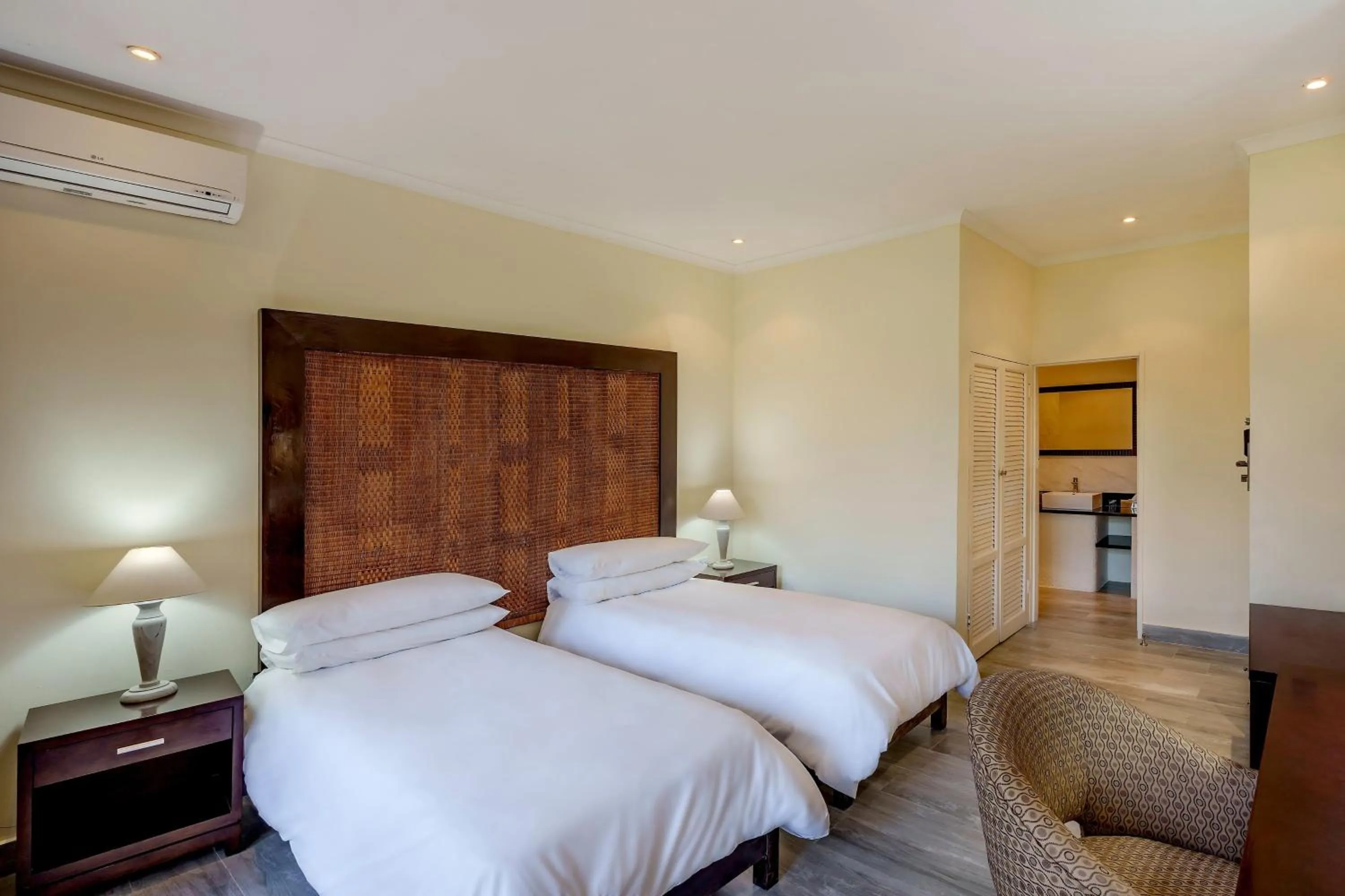Photo of the whole room, Bed in Protea Hotel by Marriott Lusaka Safari Lodge