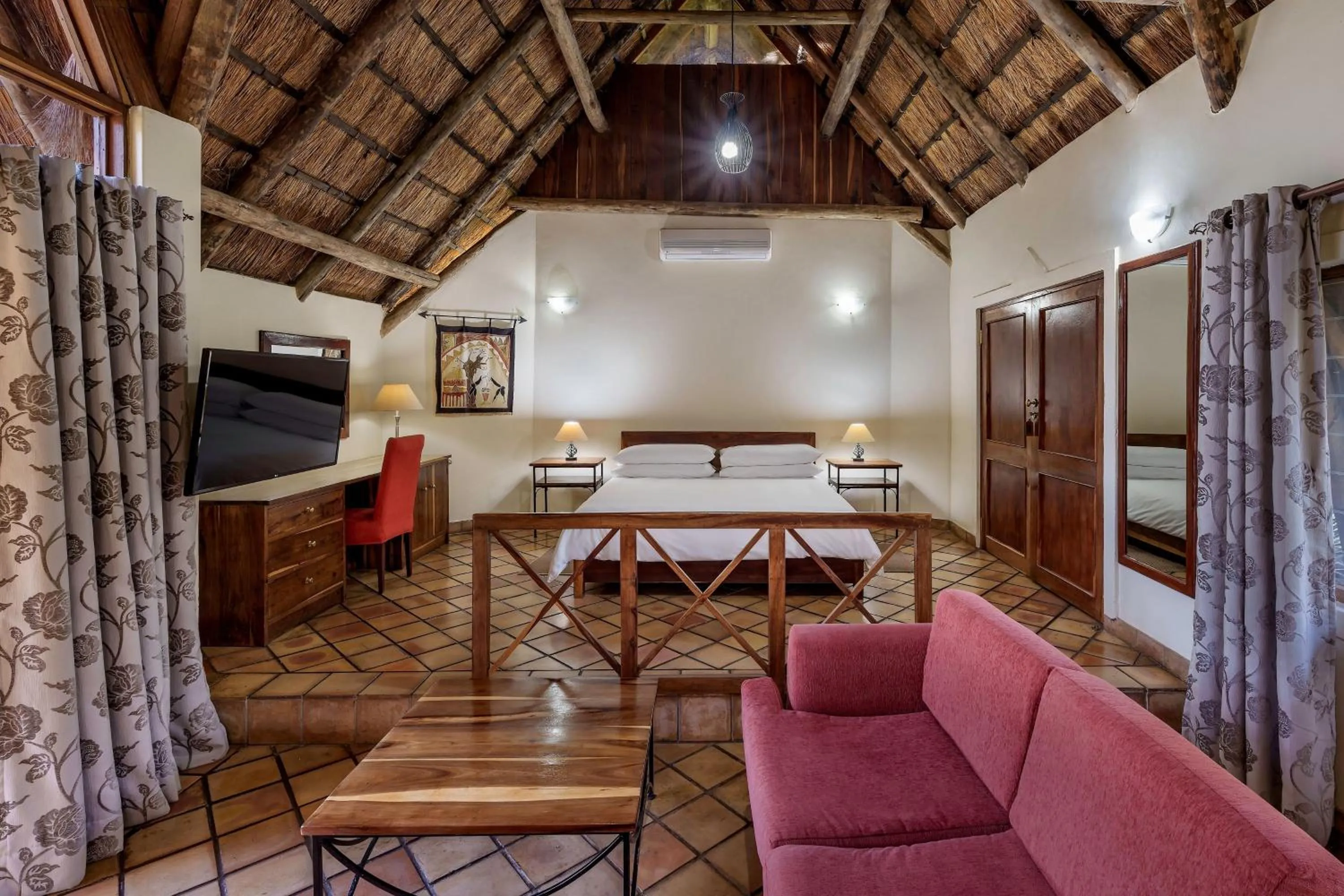 Photo of the whole room, Bed in Protea Hotel by Marriott Lusaka Safari Lodge