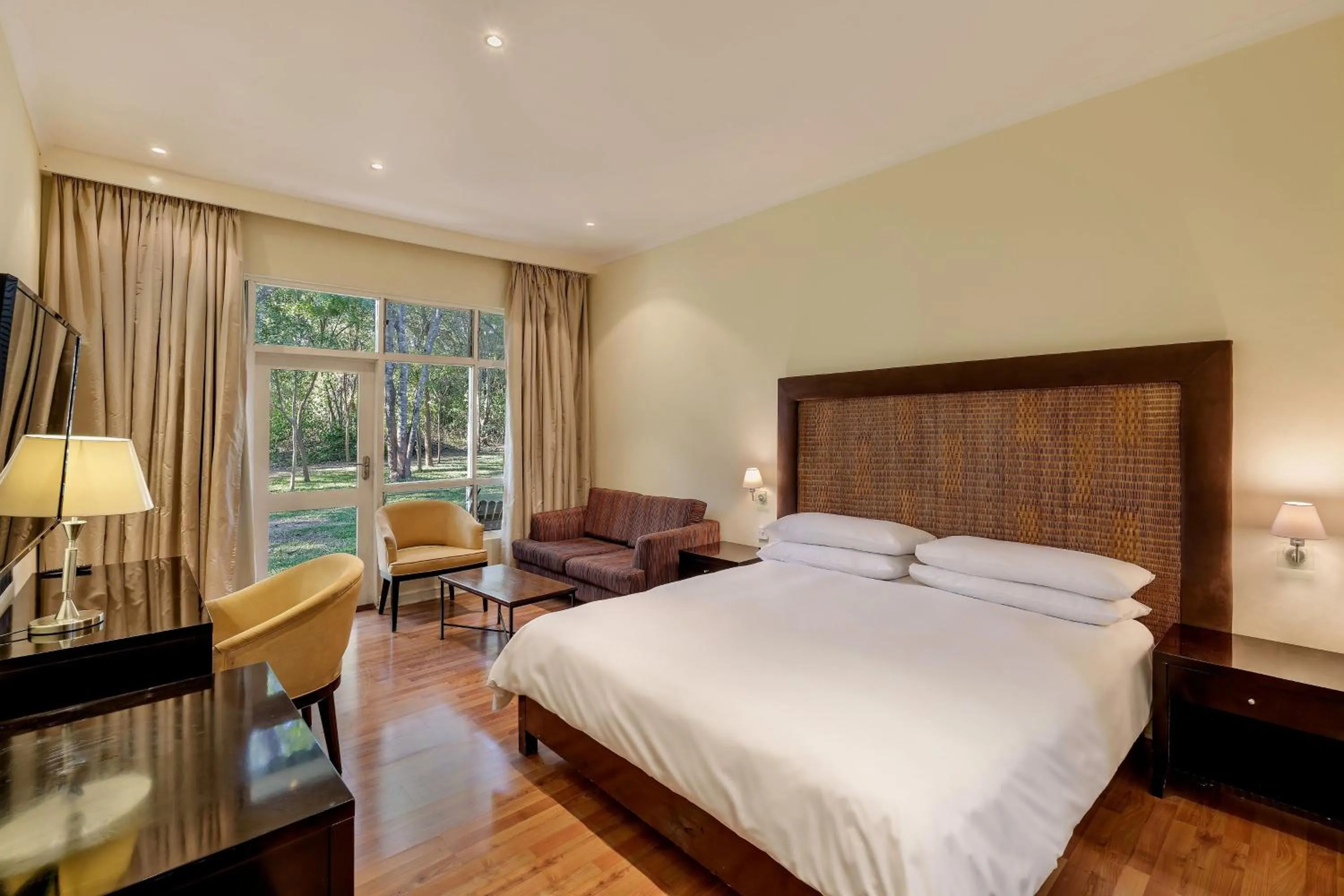 Photo of the whole room, Bed in Protea Hotel by Marriott Lusaka Safari Lodge