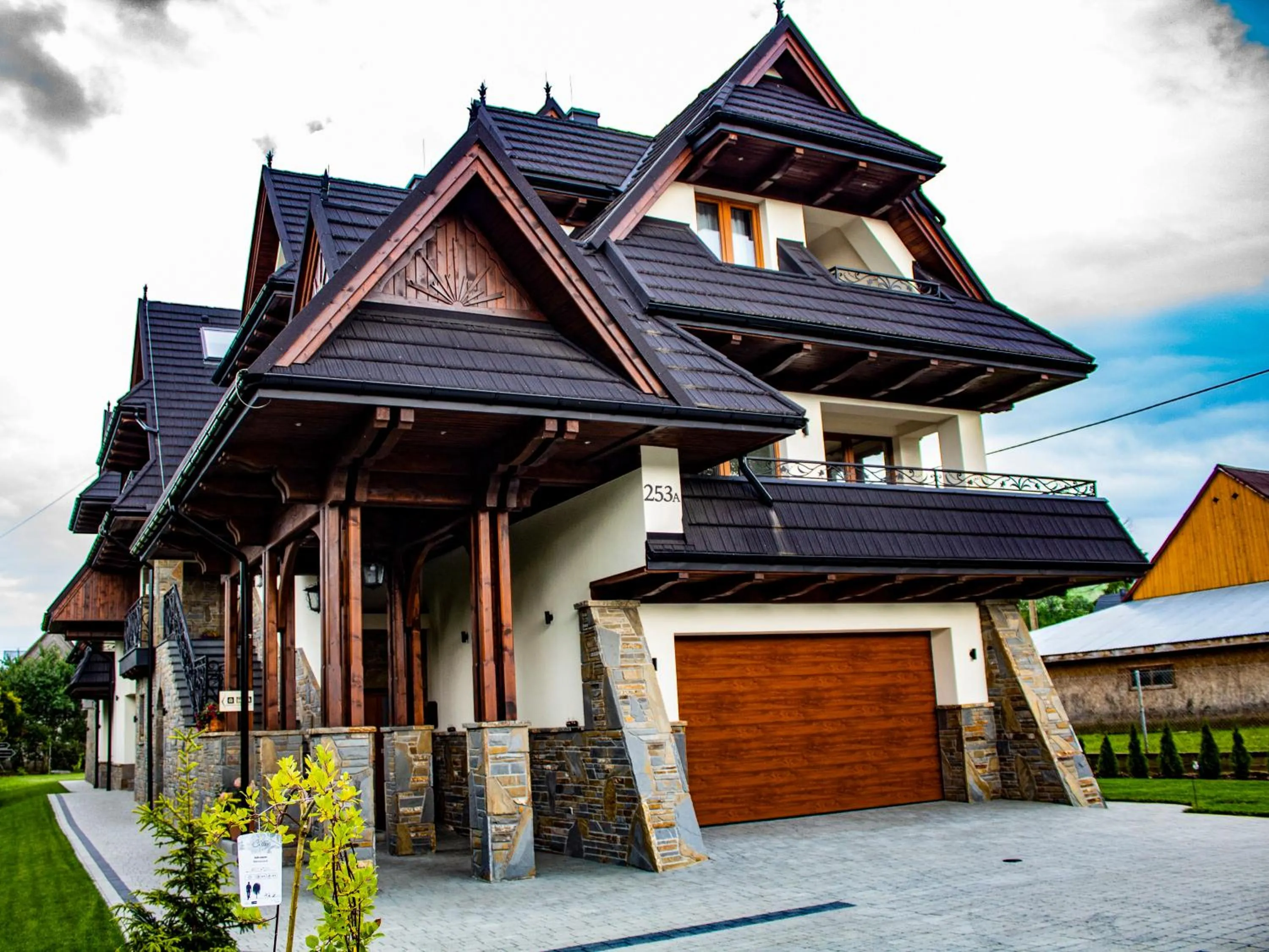 Property building in Żelazne Wrota