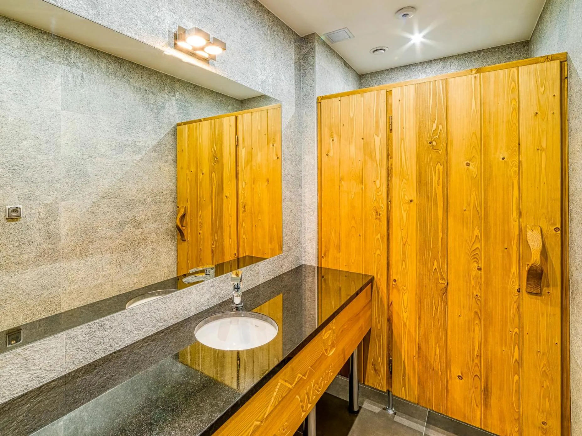 Toilet in Żelazne Wrota