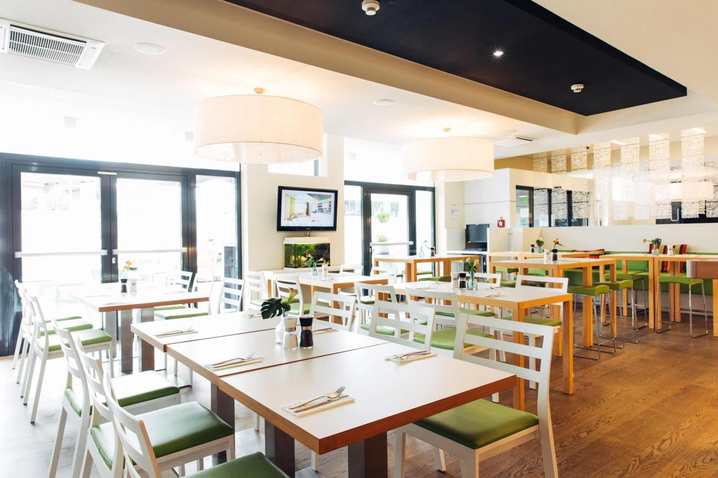 Restaurant/places to eat in harry's home Linz-Urfahr hotel & apartments