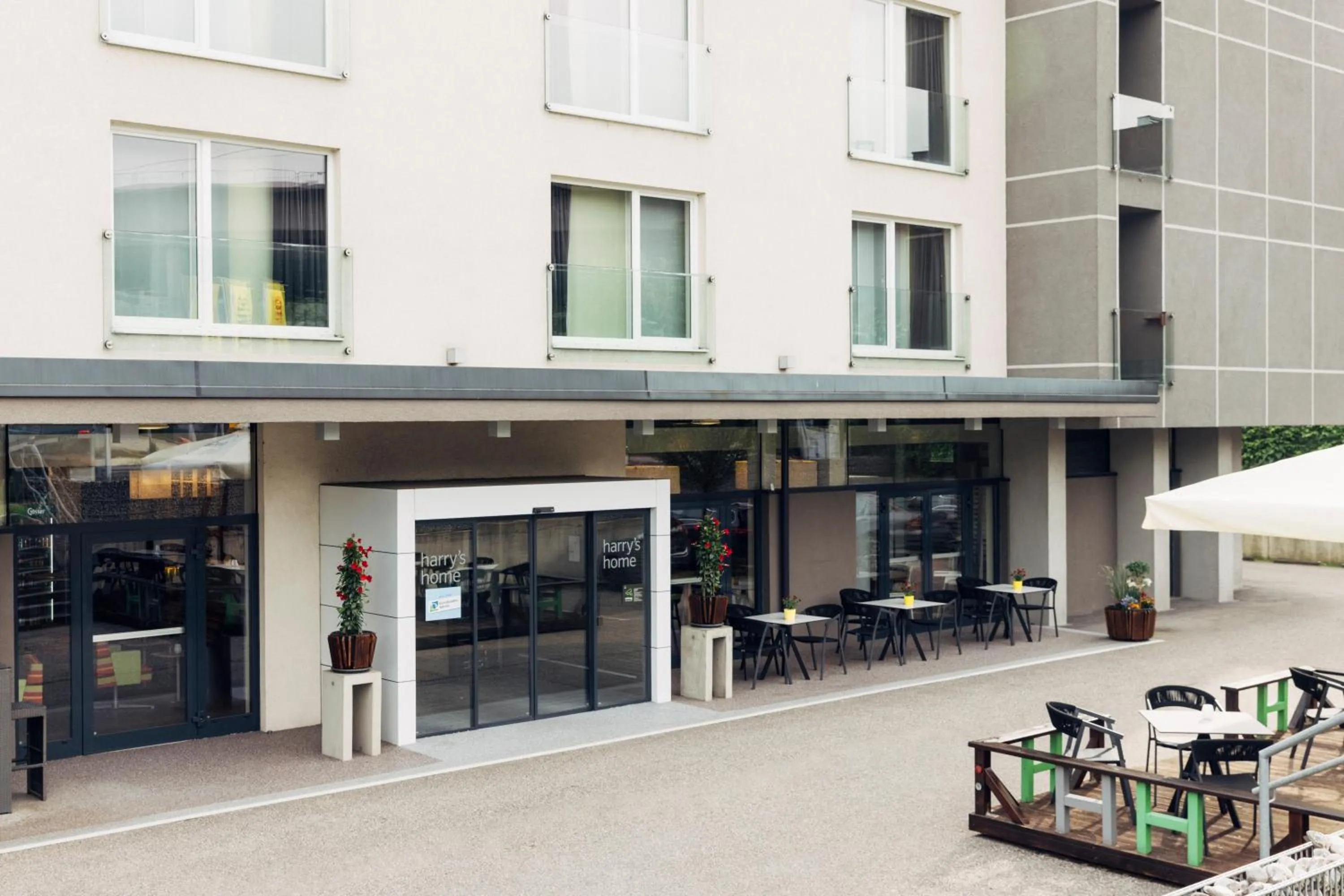 Property building in harry's home Linz-Urfahr hotel & apartments