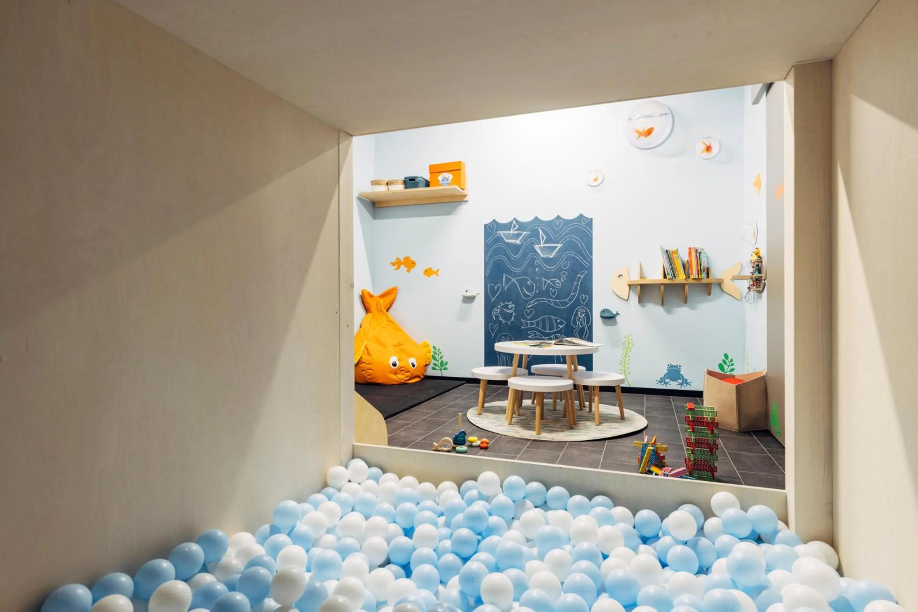 children in harry's home Linz-Urfahr hotel & apartments