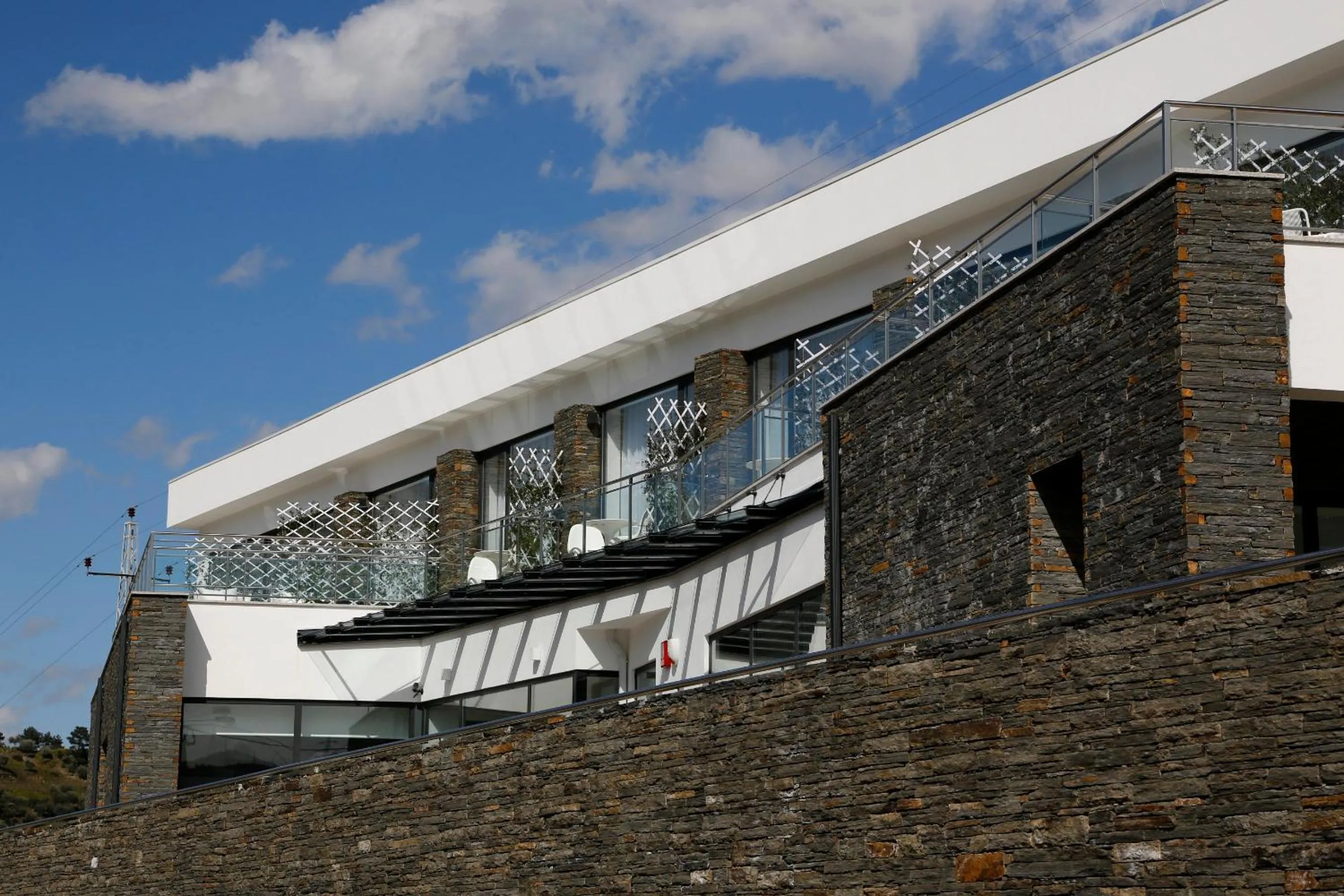 Facade/entrance in LBV House Hotel