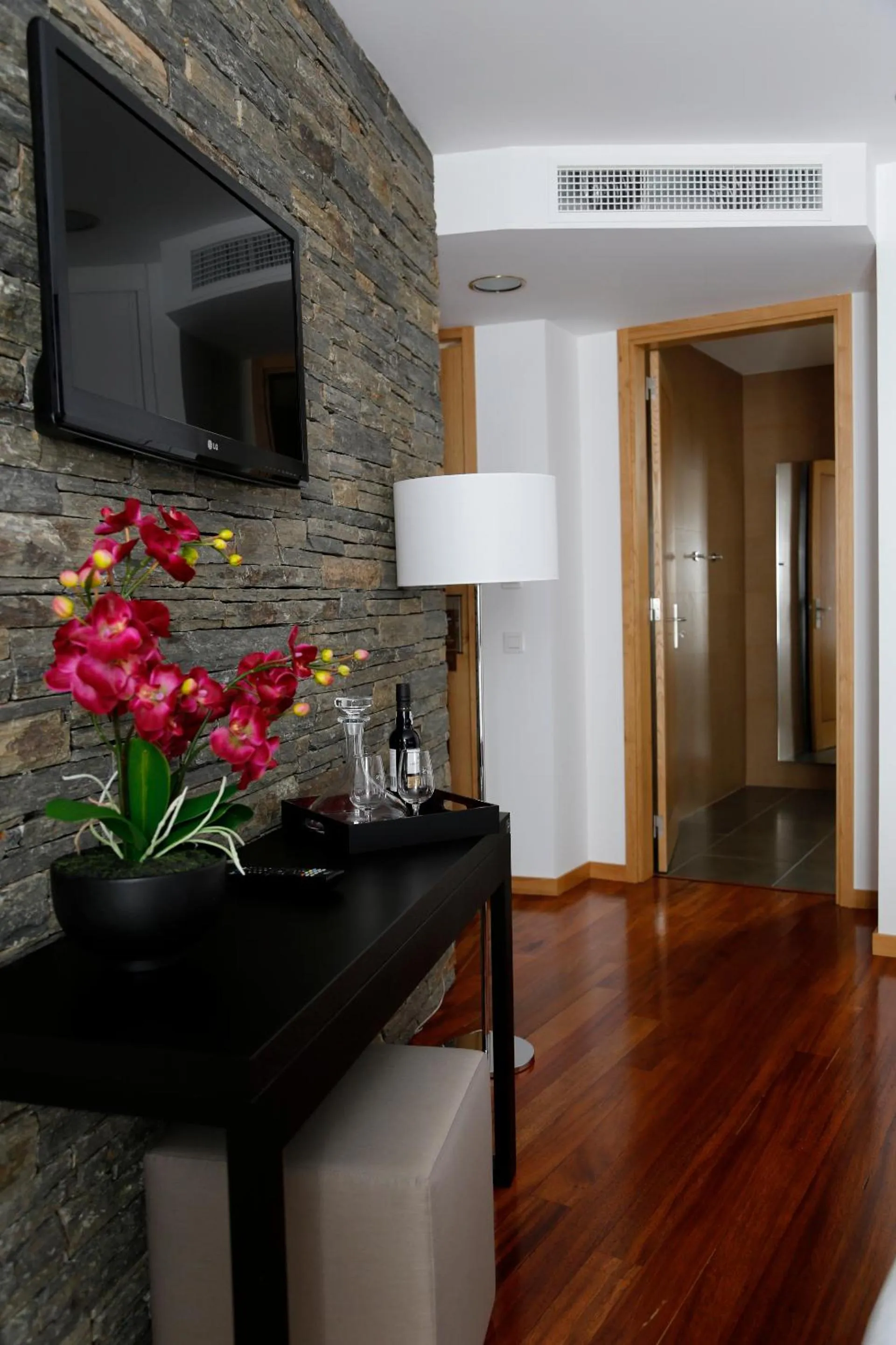 TV and multimedia in LBV House Hotel