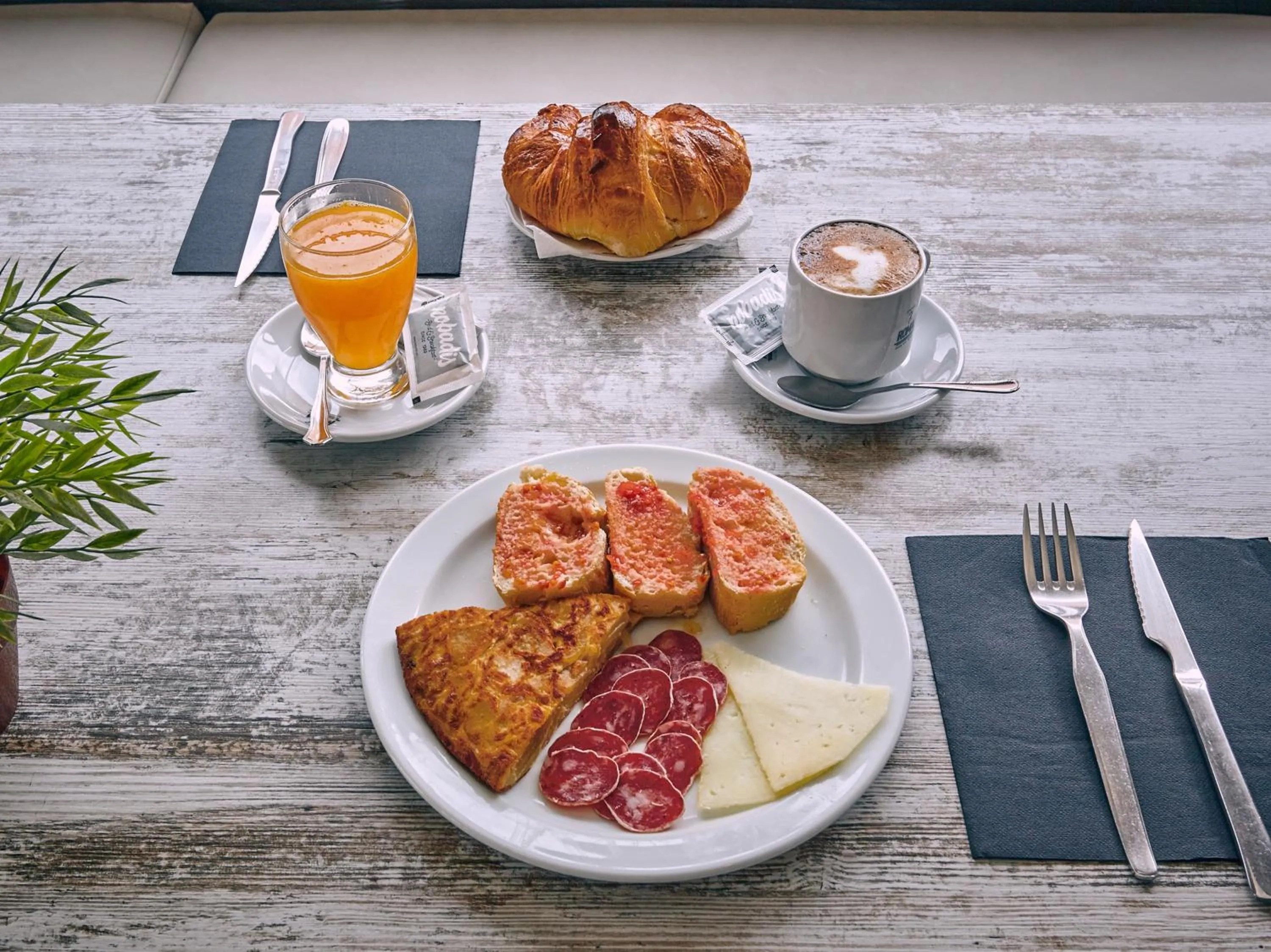 Continental breakfast in Hostal Nobadis