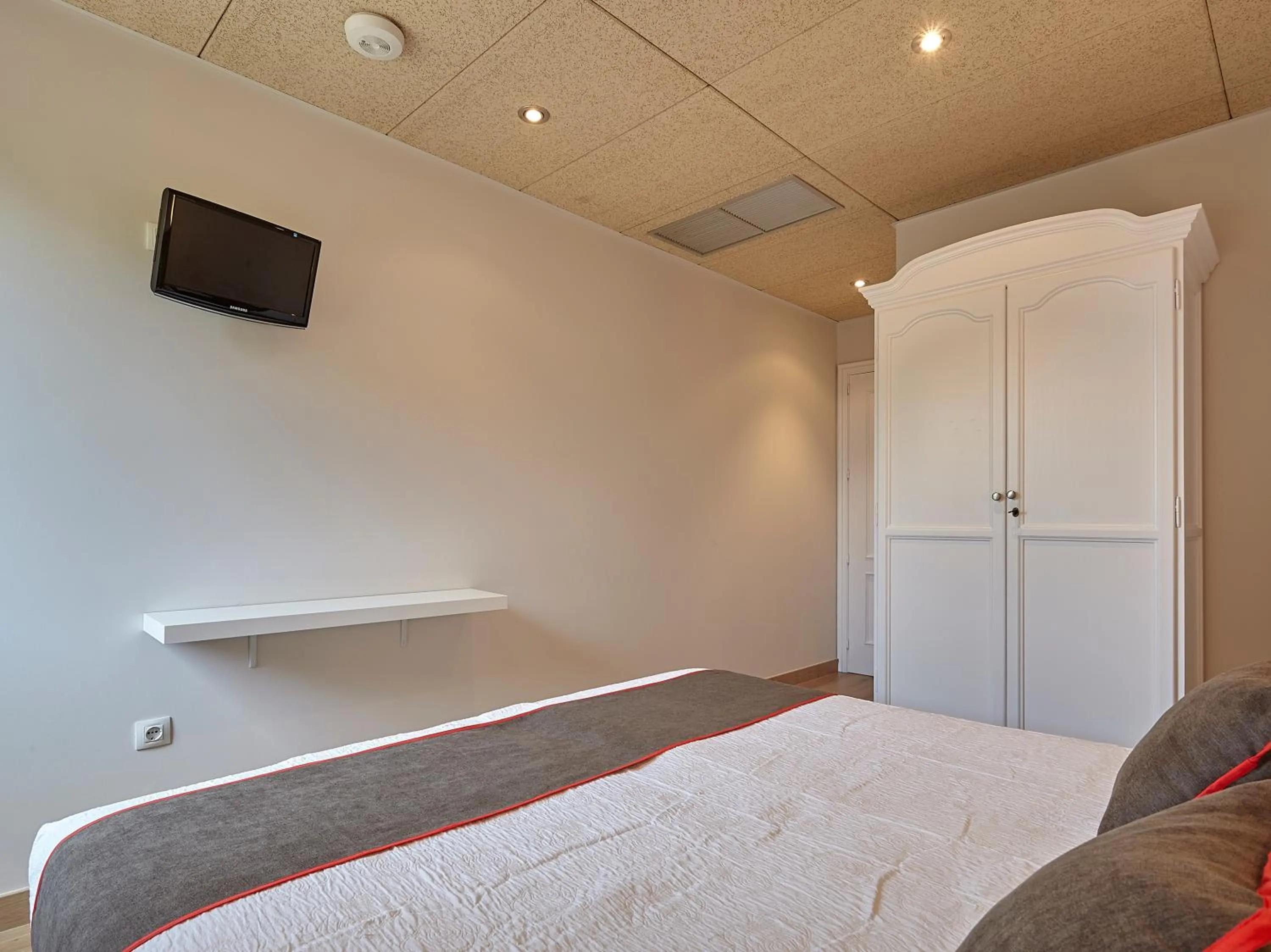 Bedroom, Bed in Hostal Nobadis