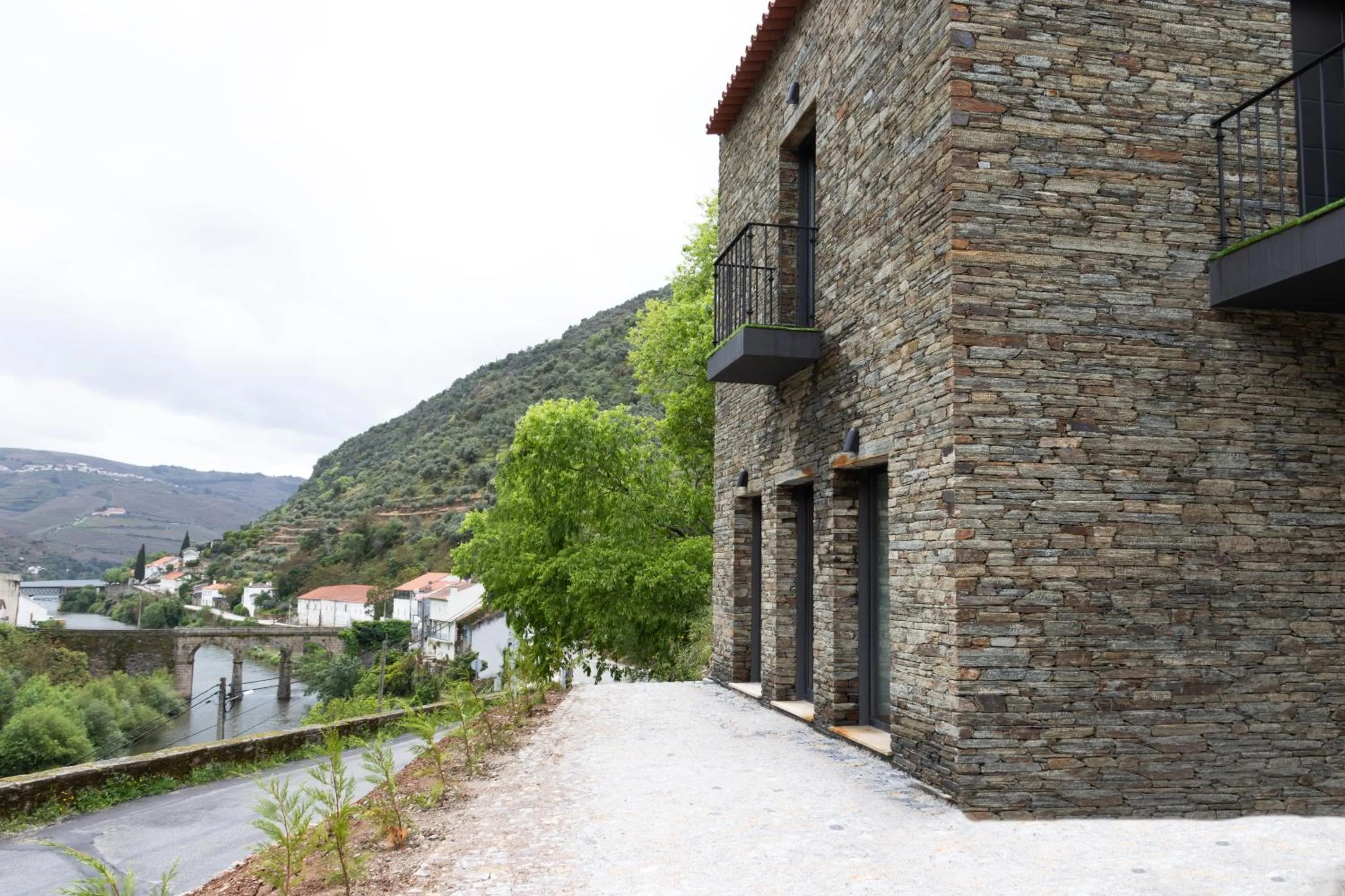 Property building in Dois Lagares House