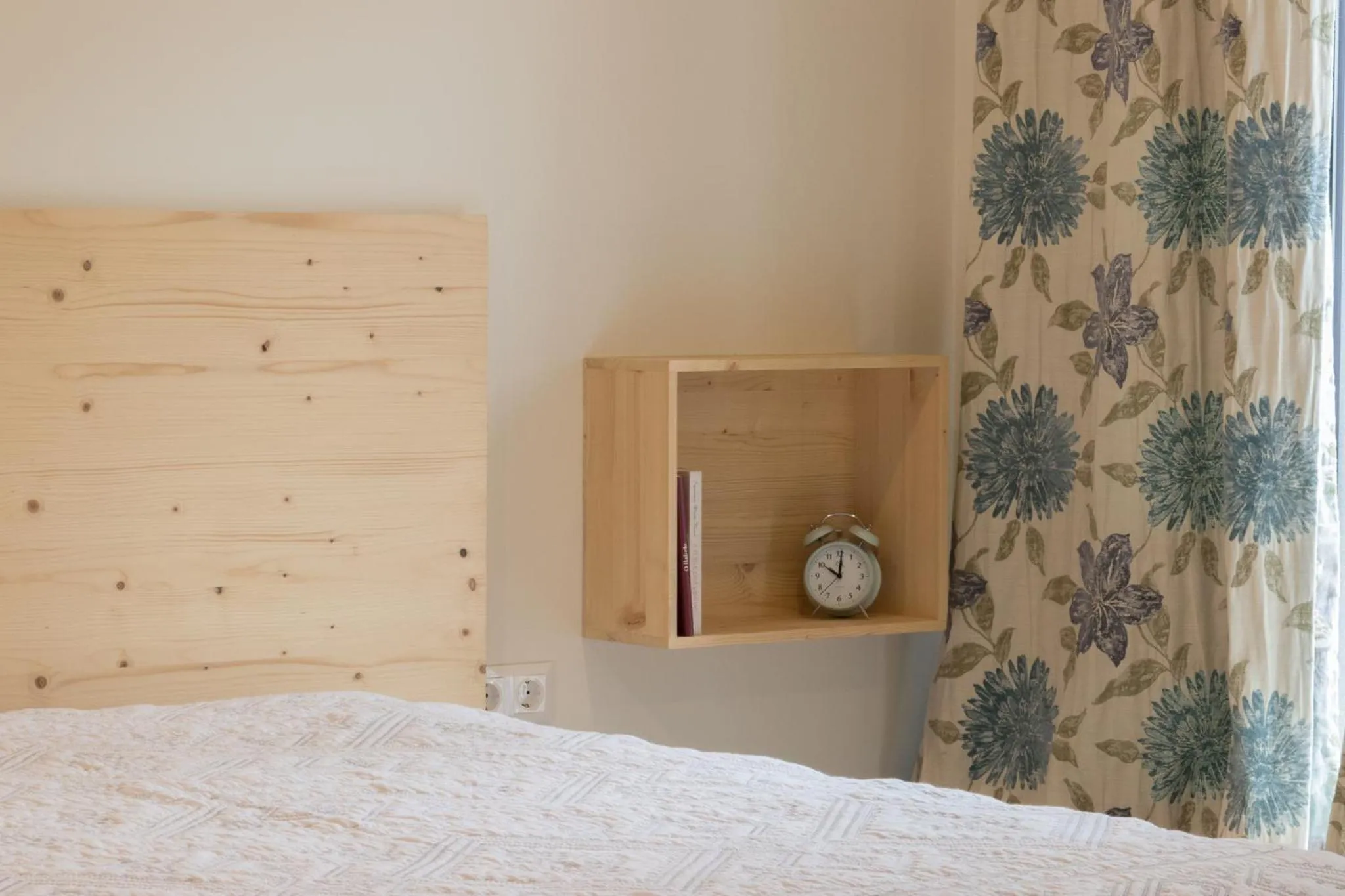 Decorative detail, Bed in Dois Lagares House