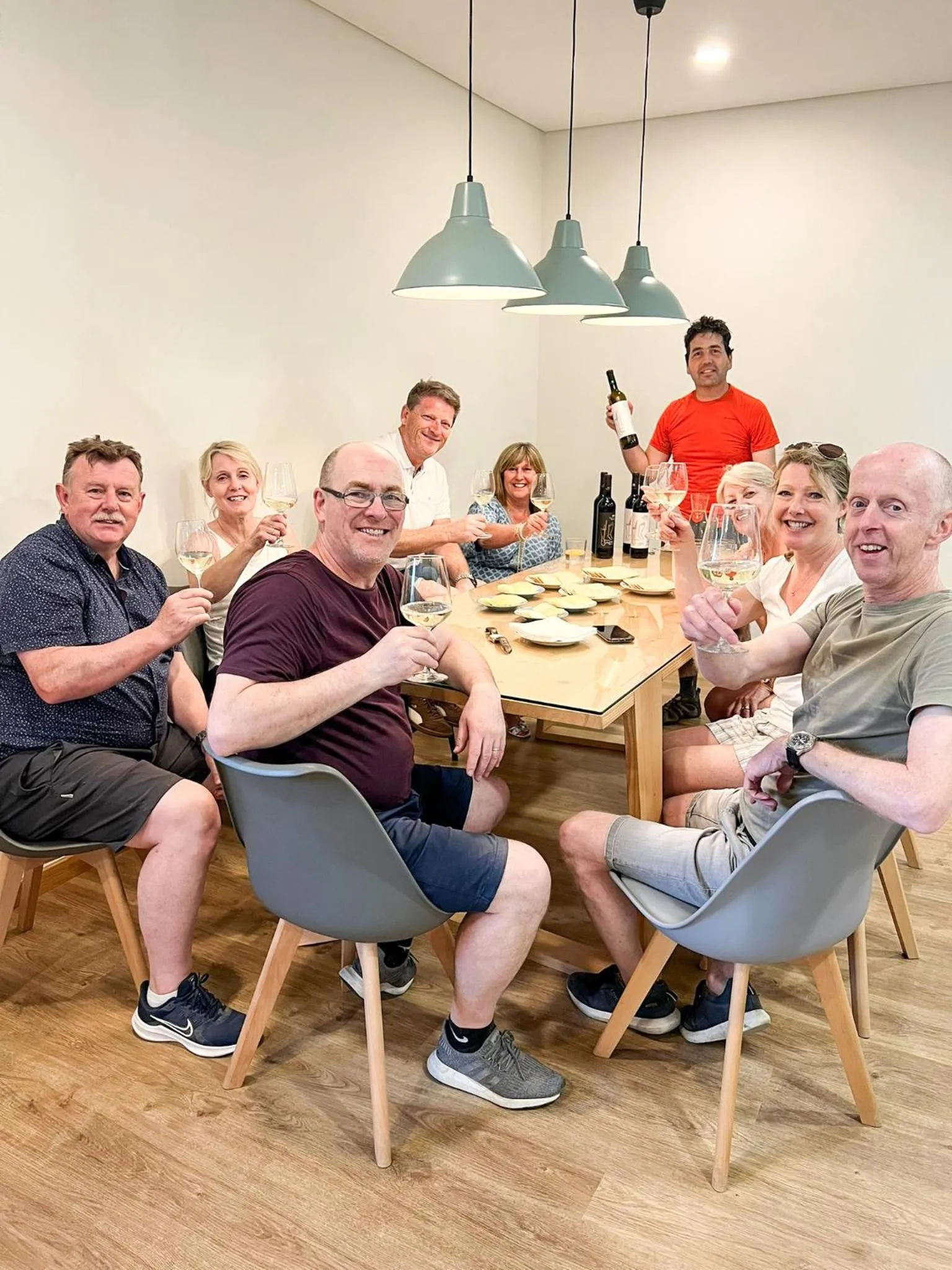 People in Dois Lagares House