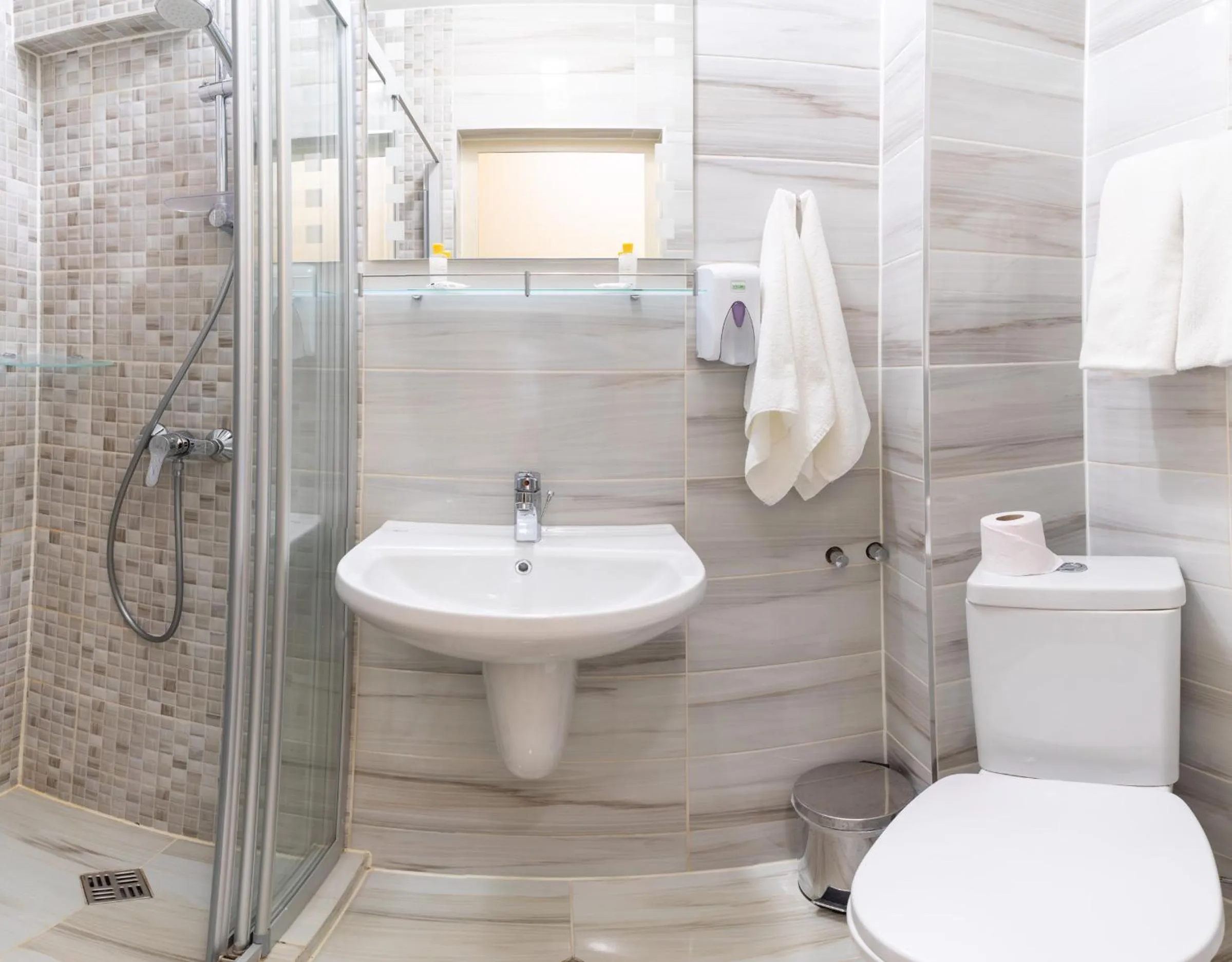 Shower in Victoria Hotel