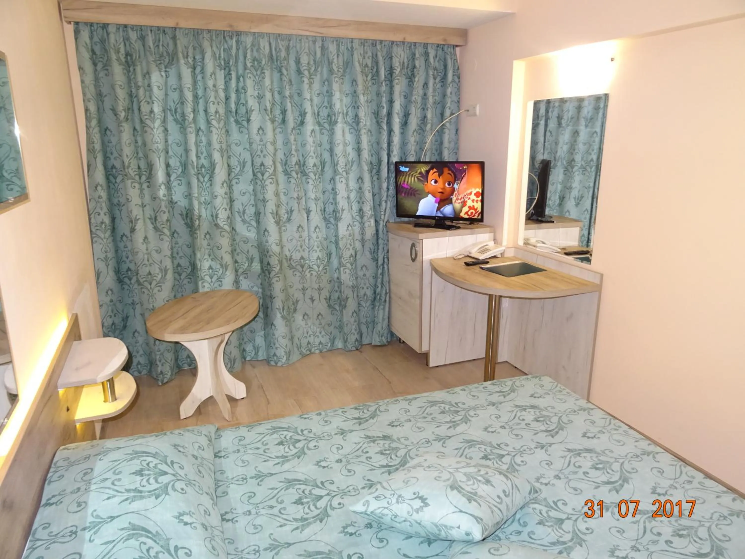 Photo of the whole room, Bed in Victoria Hotel