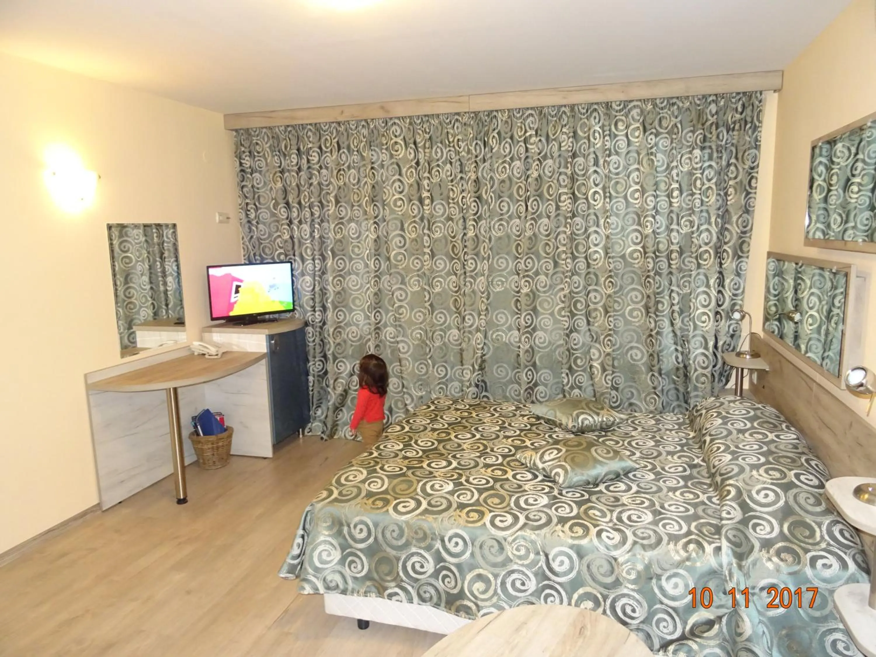 Photo of the whole room, Bed in Victoria Hotel